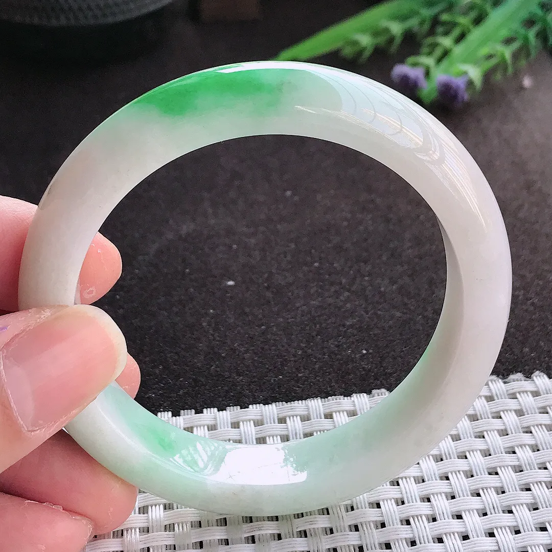 实拍翡翠A货56/13/8.8老坑精美飘阳绿手镯宽边玉镯女款手环