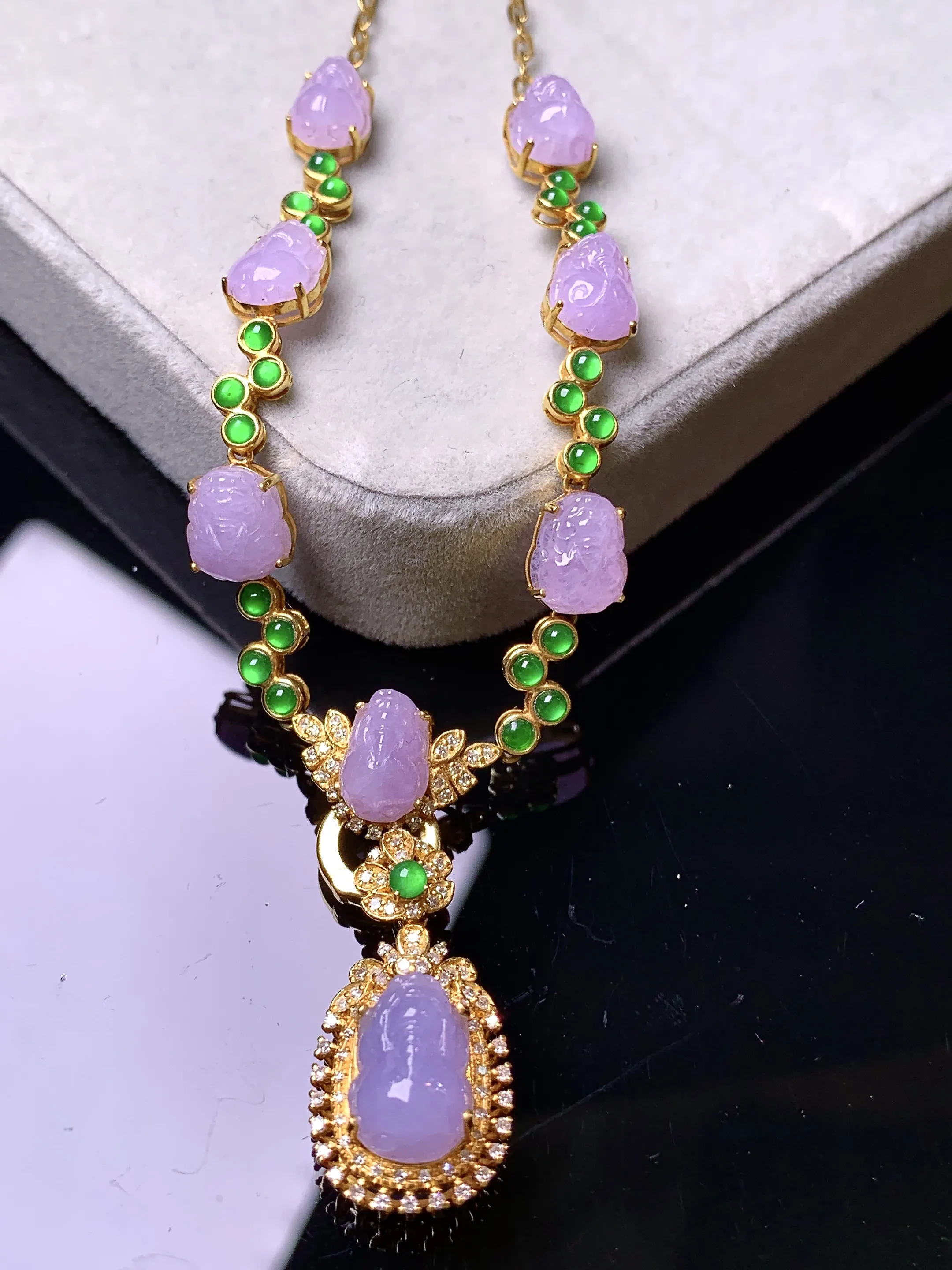 18k金钻镶嵌紫罗兰貔貅多用吊坠项链 玉质细腻 色泽艳丽清新 整体尺寸23.5*11.8*8.3