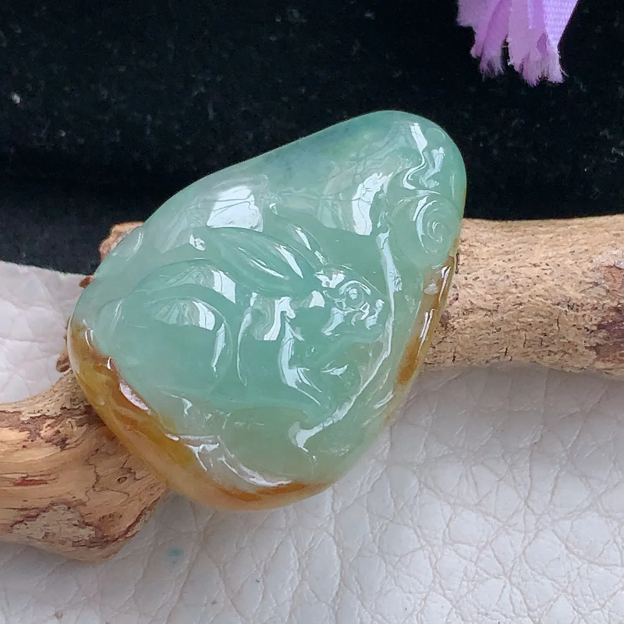 lz实拍31.6*22.8*9缅甸翡翠精雕生肖兔子玉坠