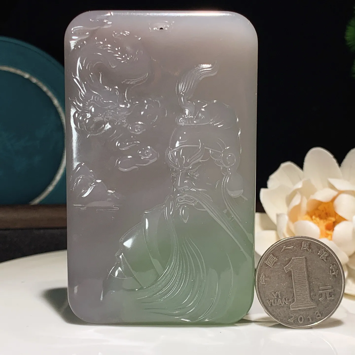 和田玉青海翠翠青武财神关公牌子挂件。尺寸85/51/11.5重132克 玉质细腻油润 底色纯净 脂粉好，品质好。lt251019