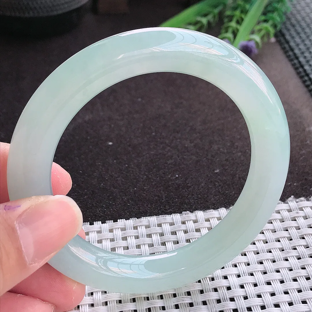 实拍翡翠A货57/10.3/11老坑冰纯果冻胶冰晴天空蓝圆条手镯翡翠玉镯女款