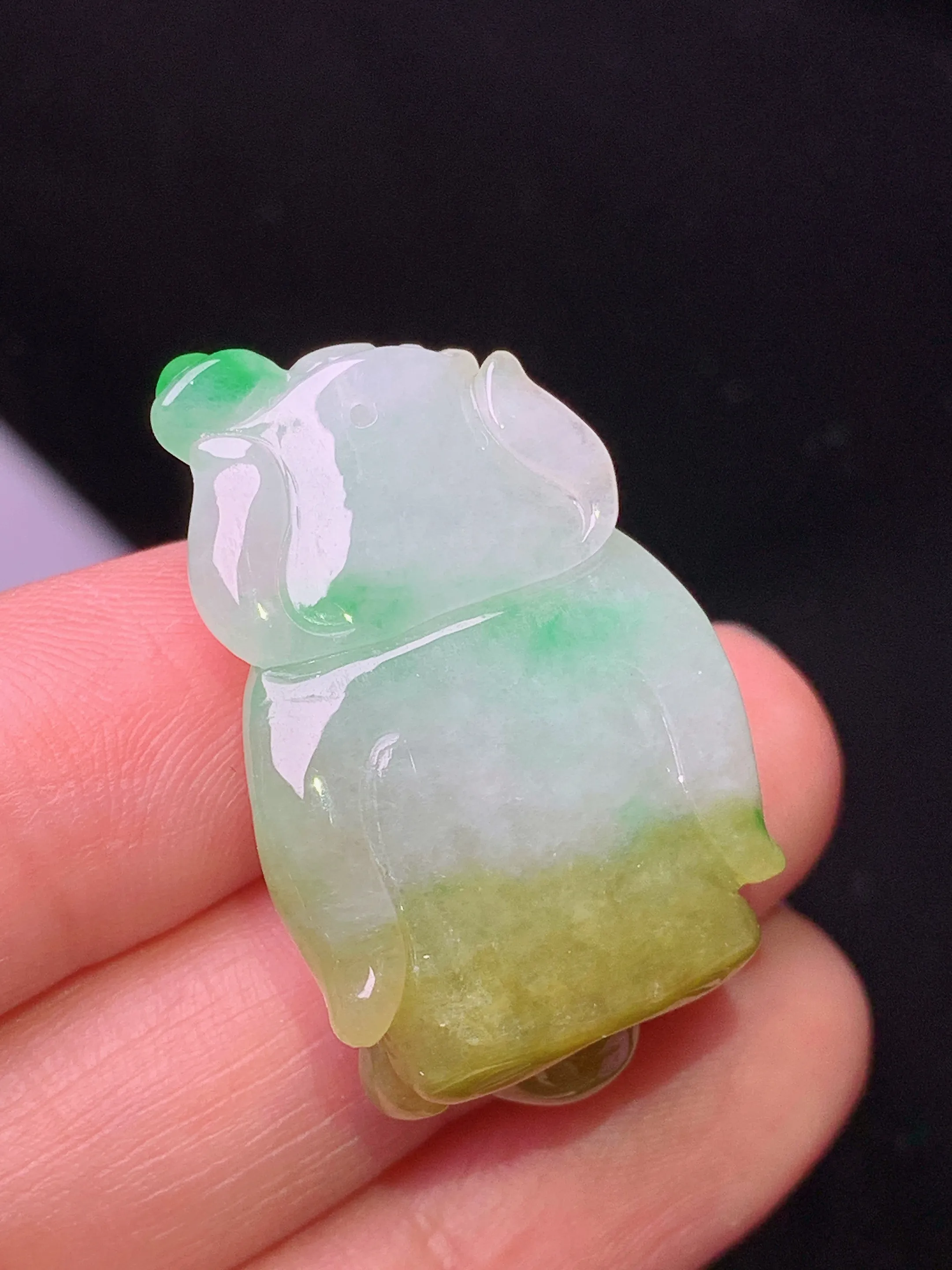 飘黄绿翡财神爷吊坠 玉质细腻 色泽艳丽清新 整体尺寸32.6*20*11