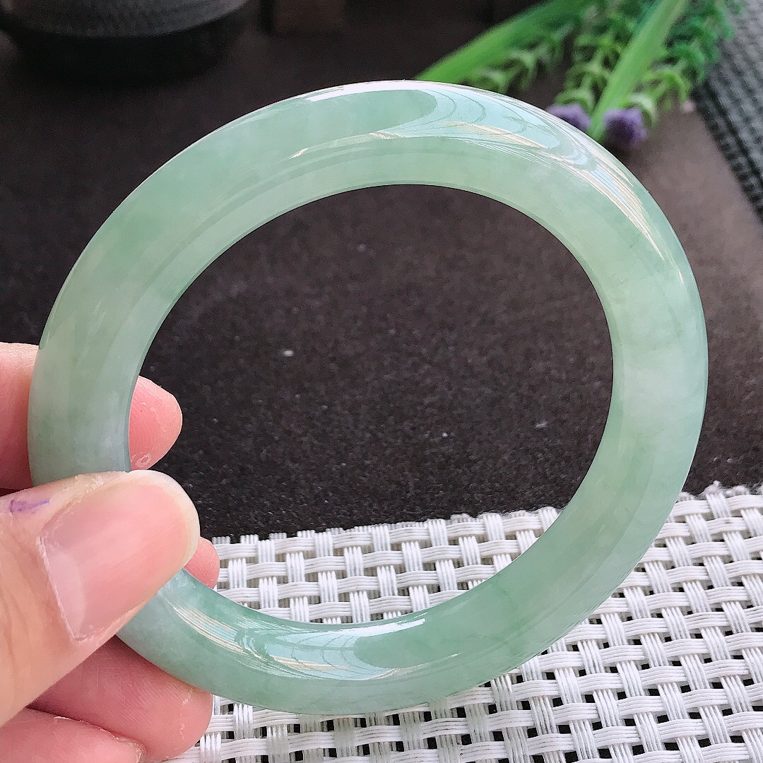 实拍翡翠A货57.5/11老坑冰润起胶冰晴飘绿圆条手镯翡翠玉镯女款百搭