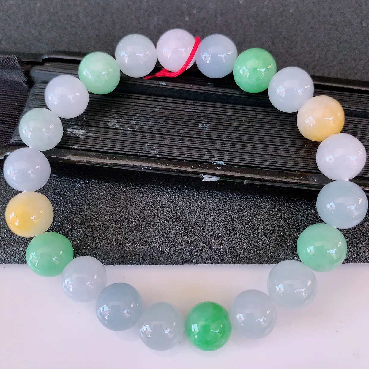 自然光实拍，冰润多宝翡翠手链，多彩翡翠手串，颜色丰富，料子细腻，高档大气，自戴送礼佳品！#46.7取一尺寸9.5