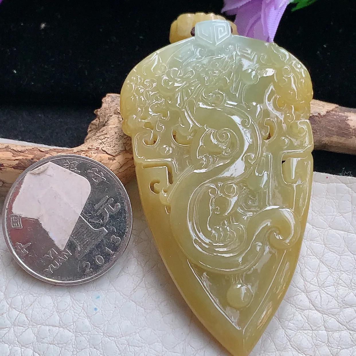 lz实拍65.6*37.8*6.3缅甸翡翠黄翡仿古龙吊坠