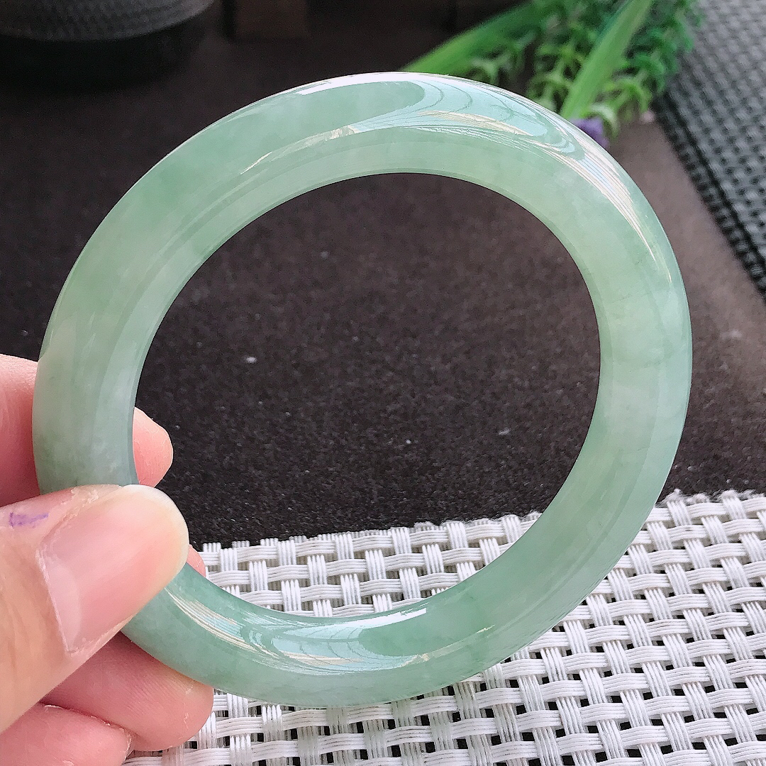 实拍翡翠A货57.5/11老坑冰润起胶冰晴飘绿圆条手镯翡翠玉镯女款百搭