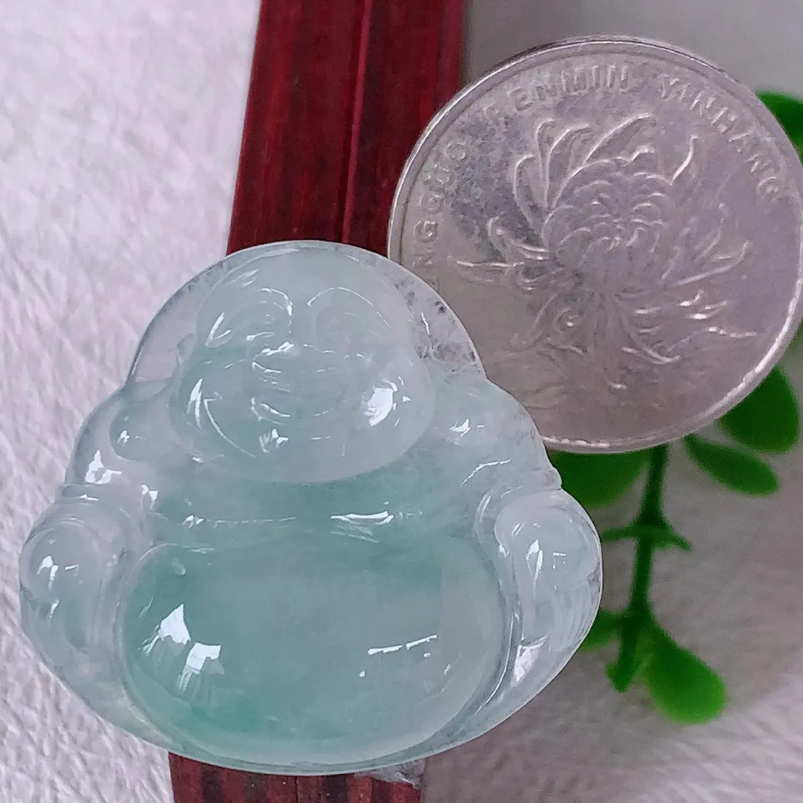 自然光实拍，冰种飘花翡翠佛公吊坠，玉笑佛，饱满，开脸喜庆， 配戴优雅迷人！#01.10