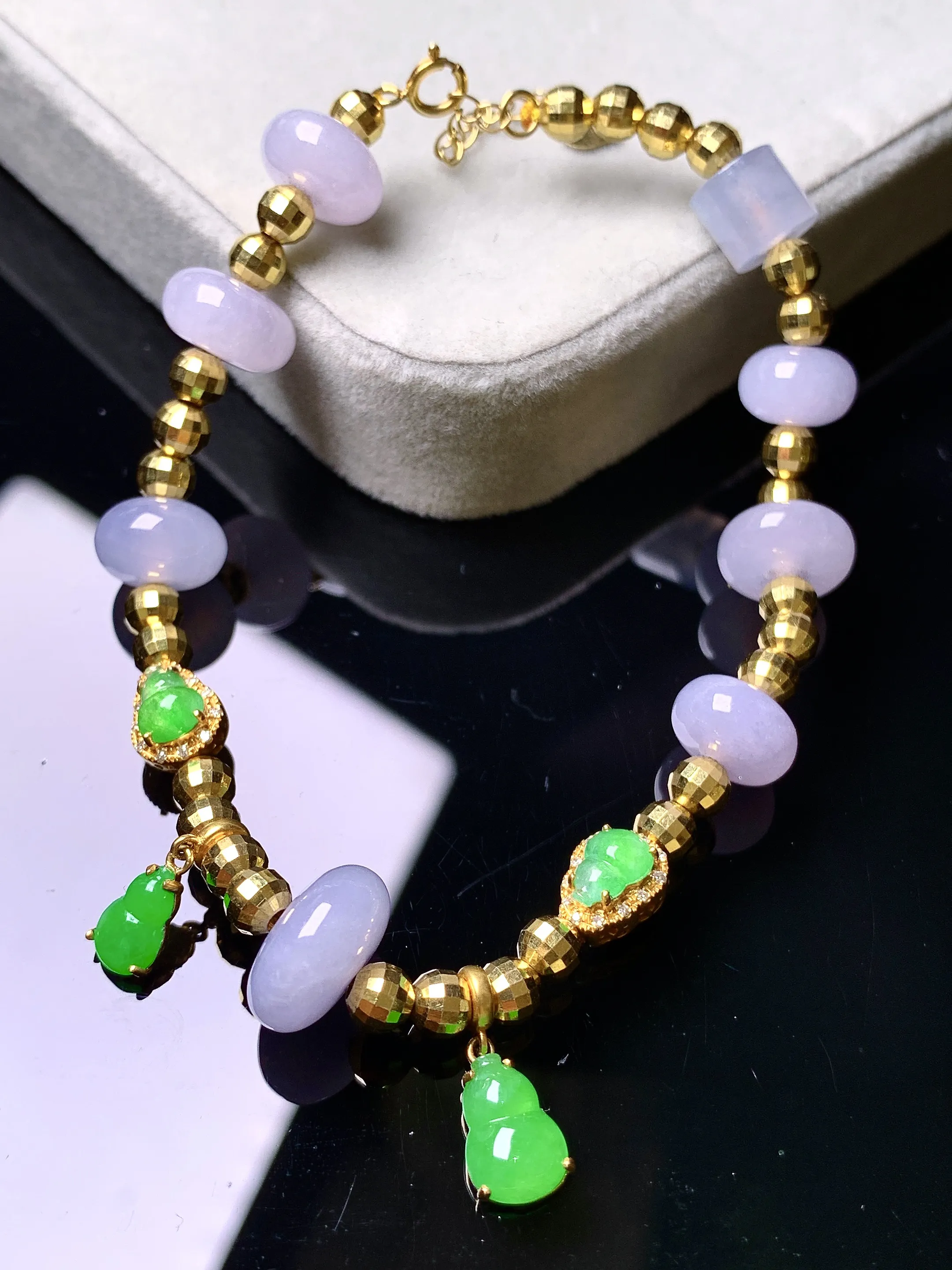18k金钻镶嵌紫罗兰算盘珠搭配满绿葫芦手链 玉质细腻 色泽艳丽清新 整体尺寸10.5*5.5