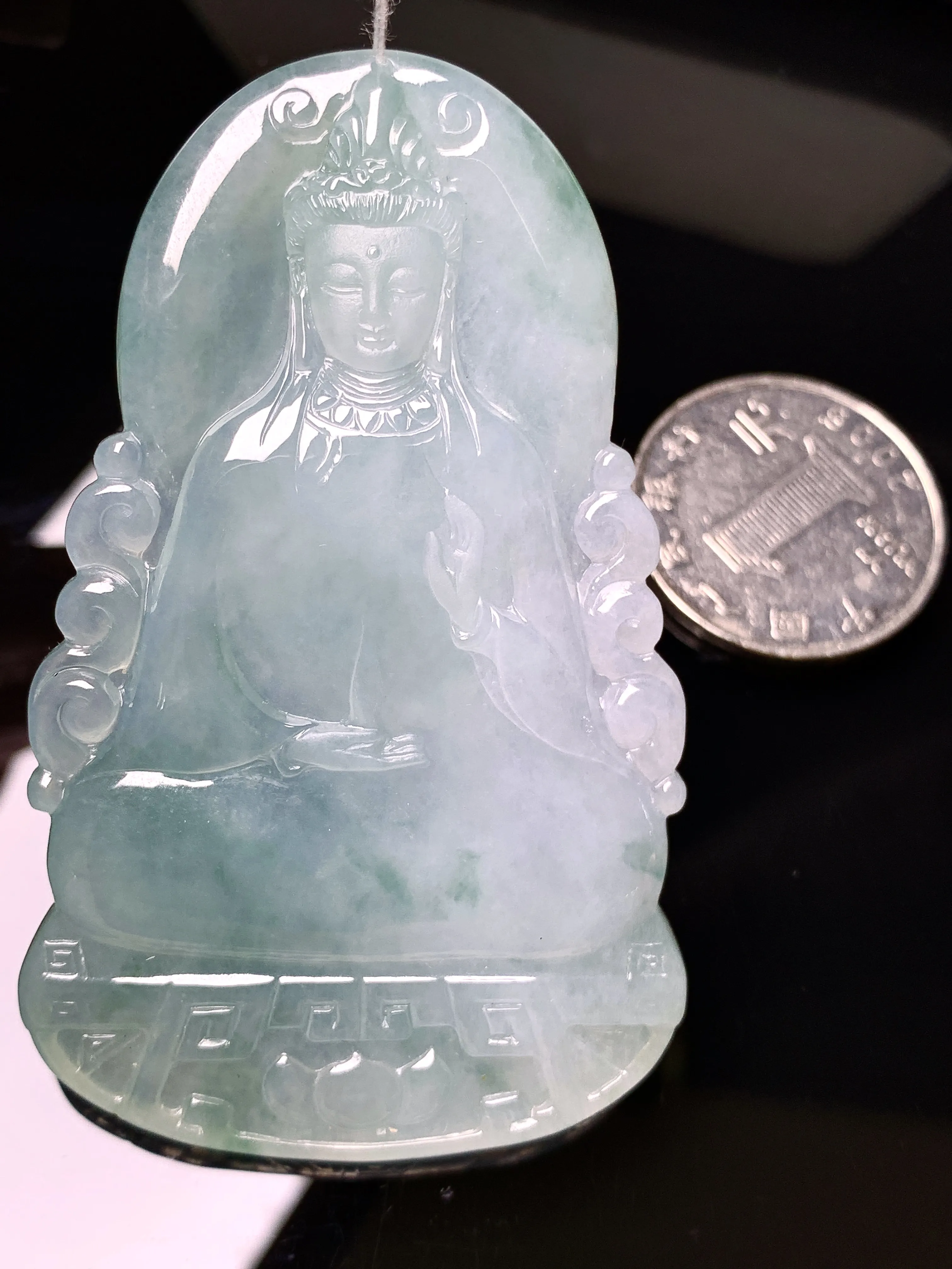 飘绿观音菩萨吊坠 玉质细腻 色泽艳丽清新 整体尺寸68*41.8*5.5