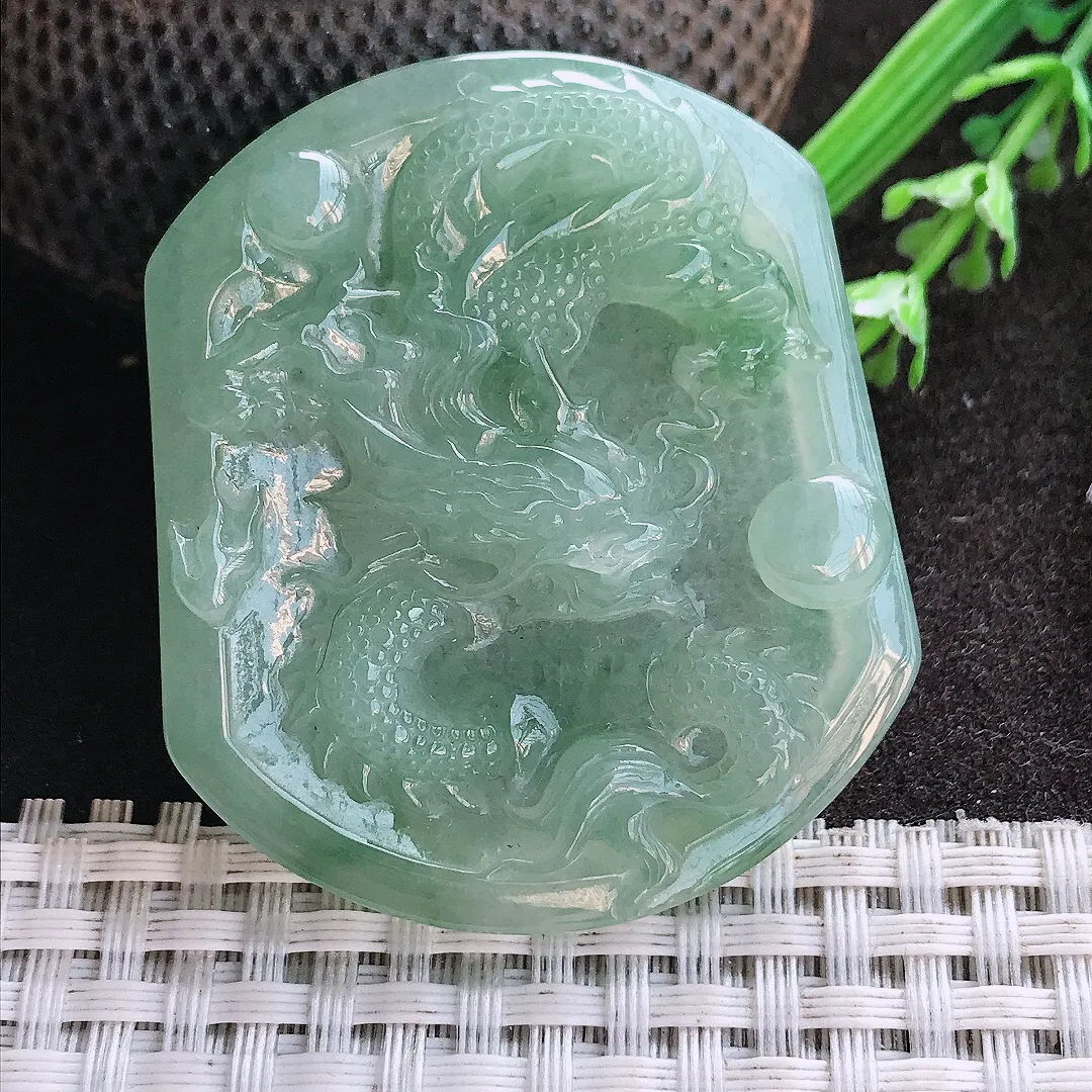 实拍A货翡翠49.3/42.8/5.8老坑冰胶冰晴满绿龙牌吊坠翡翠挂件