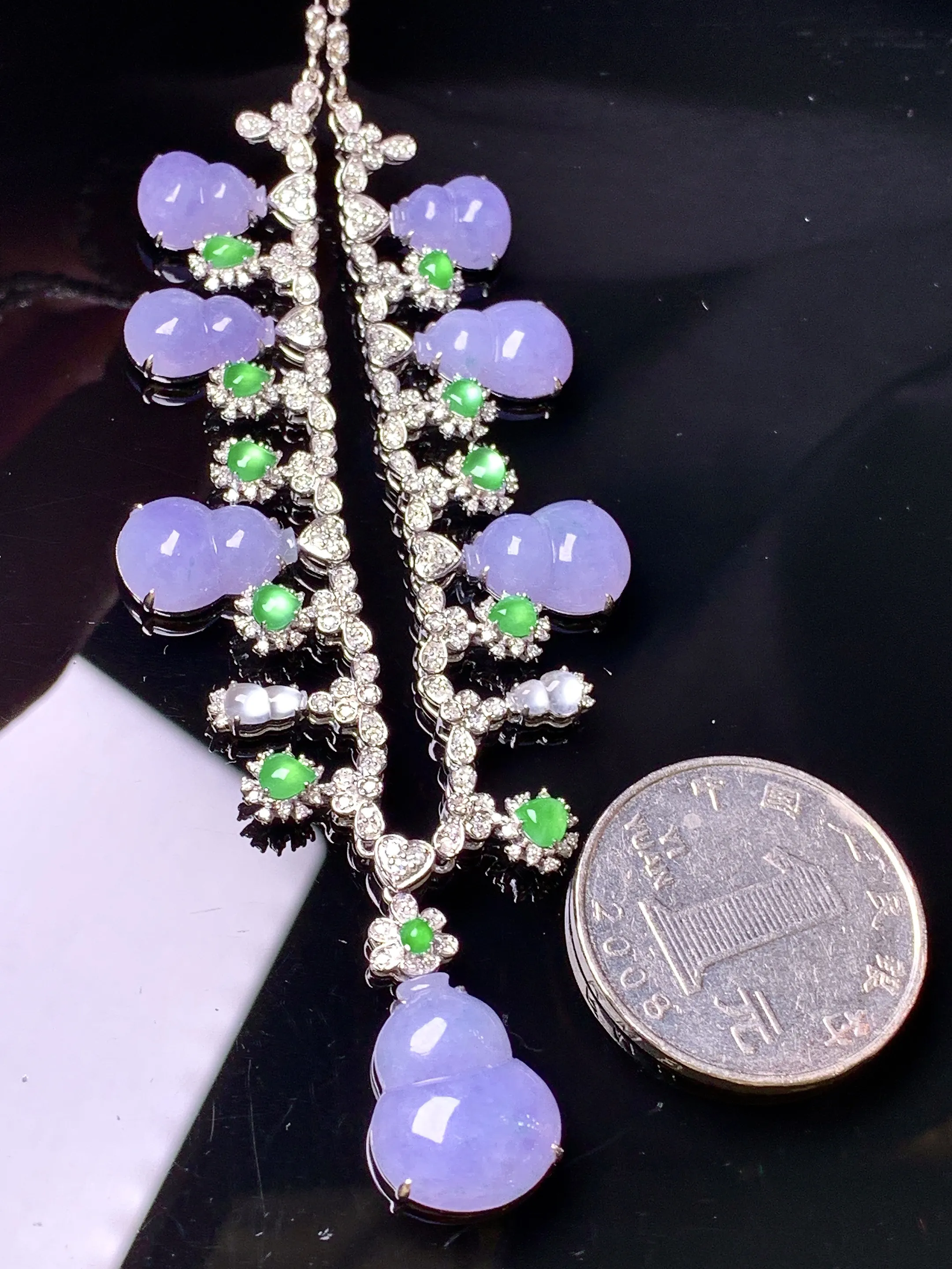 18k金钻镶嵌紫罗兰葫芦项链 玉质细腻 色泽艳丽清新 整体尺寸15.6*12.5*3.9