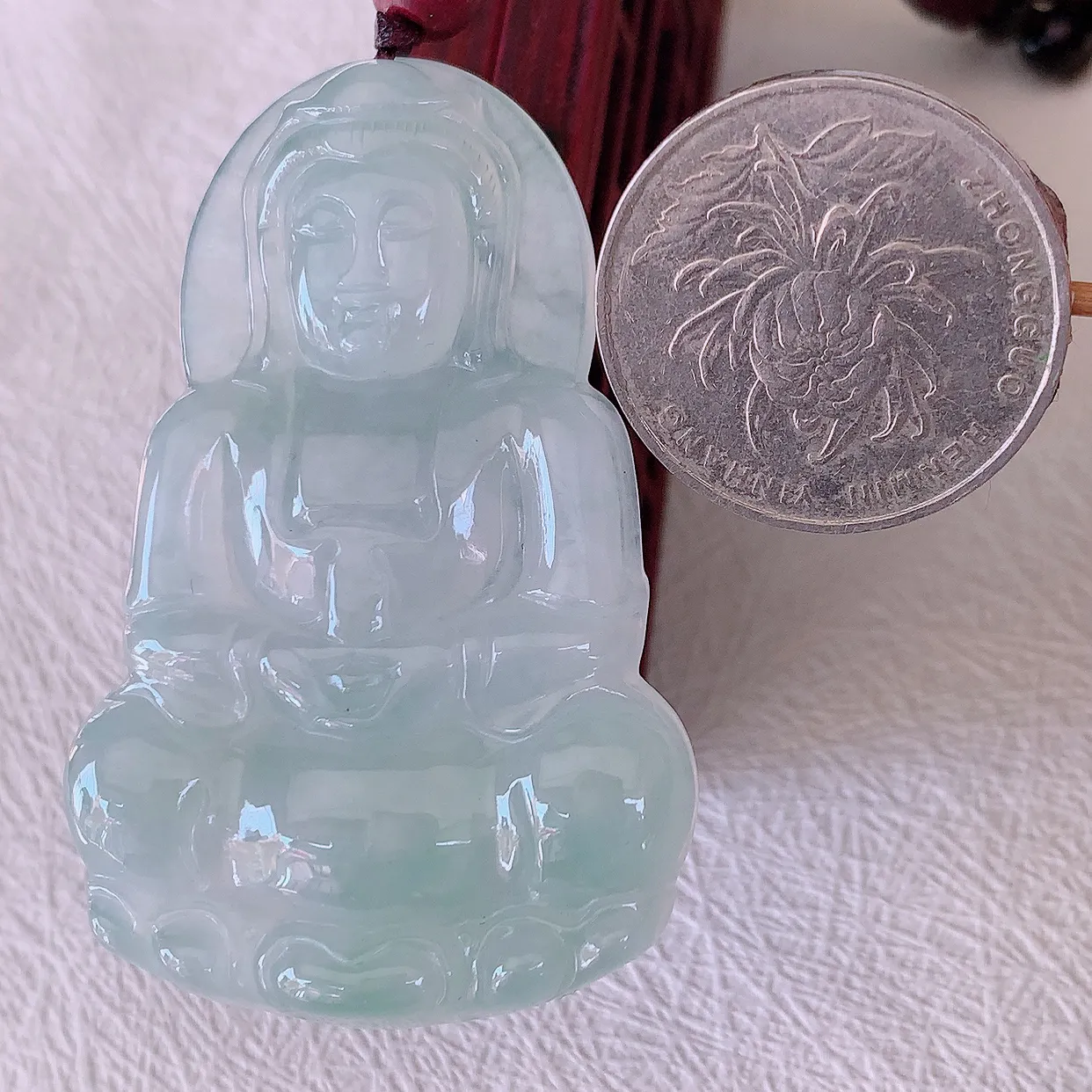 自然光实拍，冰种翡翠观音菩萨吊坠，净瓶观音，冰透亮泽，美观亮丽，观音面相端庄#46.7