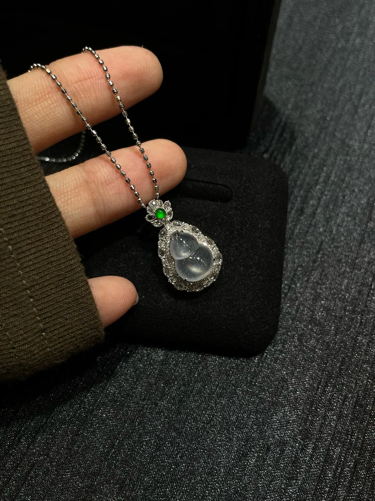 冰种 起光 小葫芦吊坠

18k金镶嵌