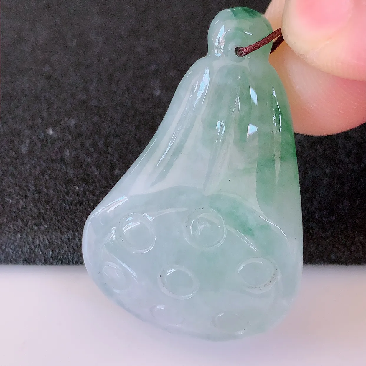 自然光实拍，冰润飘花翡翠招财莲蓬吊坠，水润精细，寓意路路都通，有着促进事业有运！#46.7