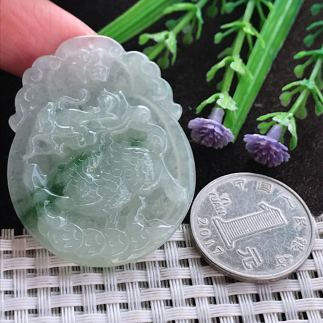 实拍A货翡翠46.7/36.3/4.8老坑精美温润飘花瑞兽麒麟吊坠翡翠挂件