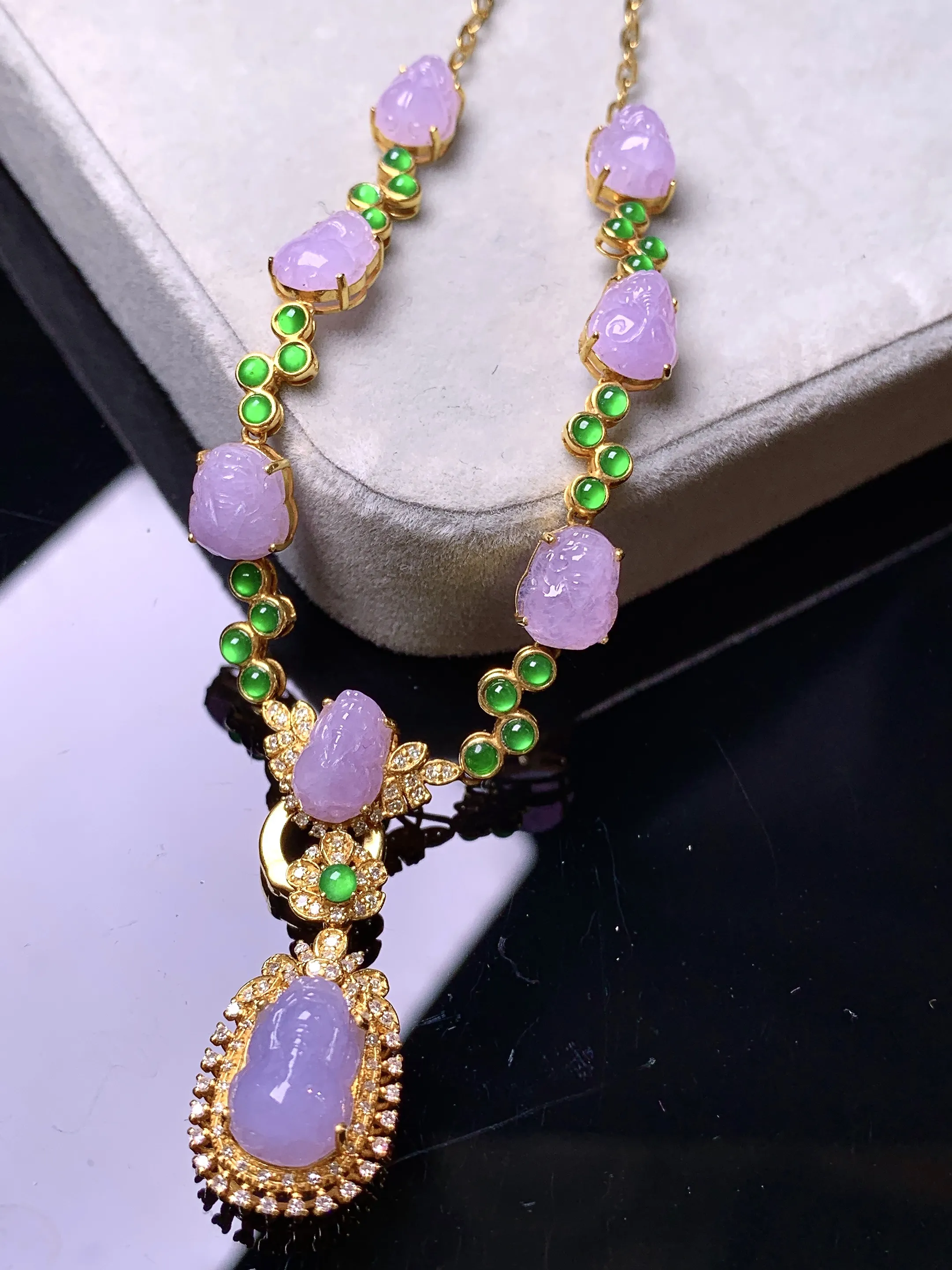 18k金钻镶嵌紫罗兰貔貅多用吊坠项链 玉质细腻 色泽艳丽清新 整体尺寸23.5*11.8*8.3