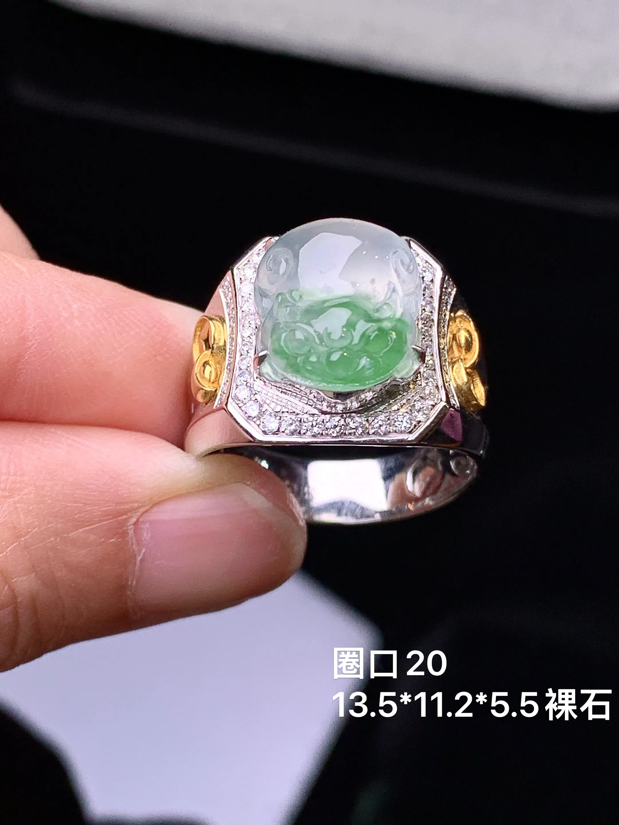 18k金钻镶嵌冰种飘绿貔貅戒指 玉质细腻 色泽艳丽清新 圈口20 裸石尺寸13.5*11.2*5.5