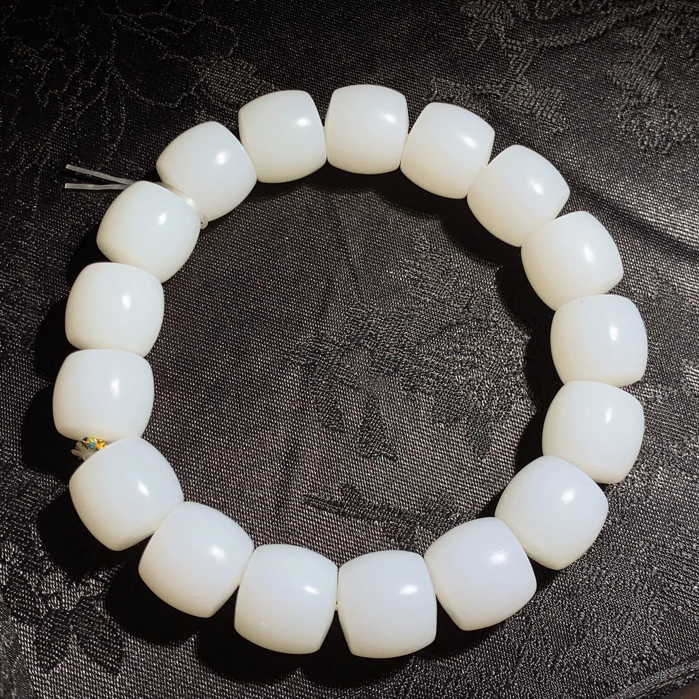 新疆和田玉羊脂白直切老型珠手串 单颗尺寸12/13！玉质细腻油润 底色纯净 脂粉好，品质好。lt25