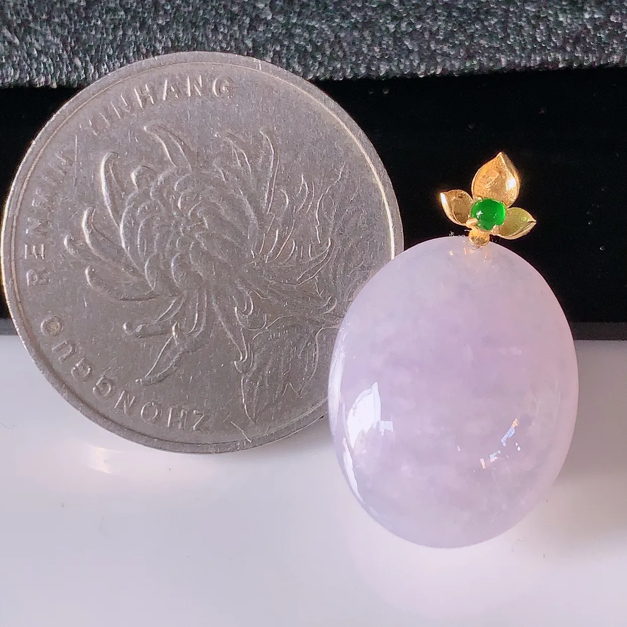 自然光实拍，18K金镶嵌冰紫罗兰翡翠蛋面吊坠，紫罗兰时‮大尚‬方，款式经典，紫罗兰，佩戴优雅高贵上档次！#02.10整体23裸石18.5*14.5*5.6