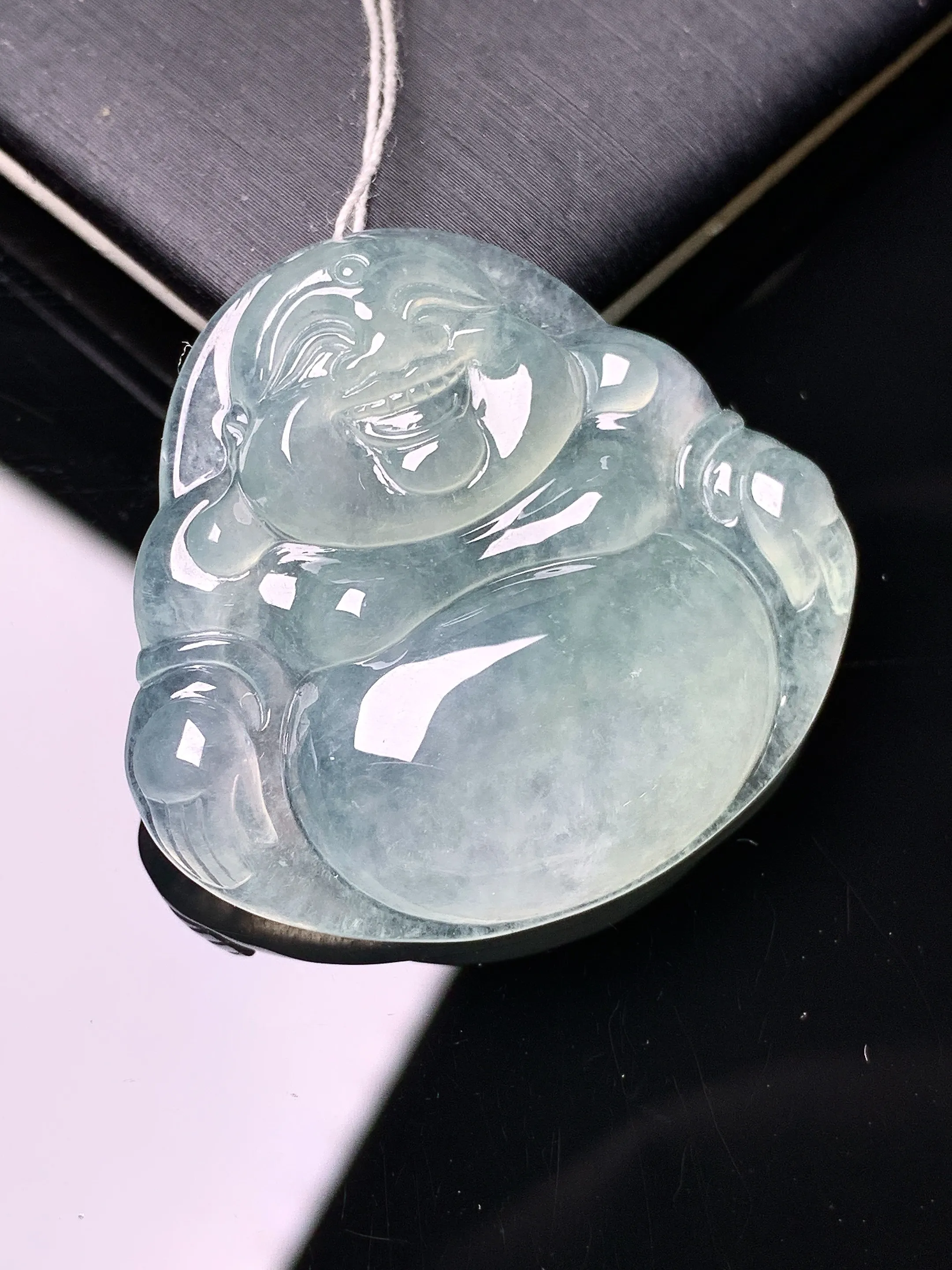 冰种佛公吊坠 玉质细腻 色泽艳丽清新 整体尺寸32.5*35*6.2