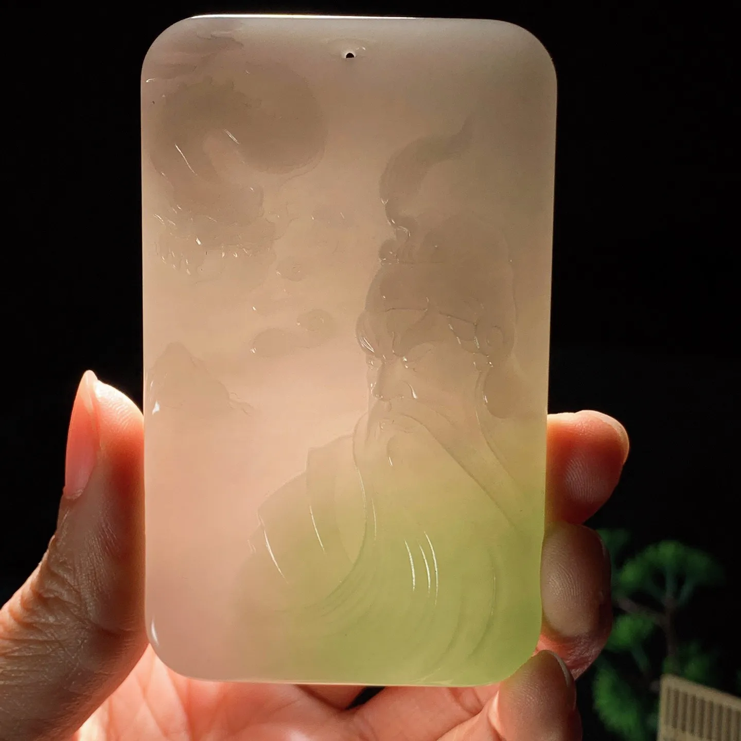 和田玉青海翠翠青武财神关公牌子挂件。尺寸85/51/11.5重132克 玉质细腻油润 底色纯净 脂粉好，品质好。lt251019