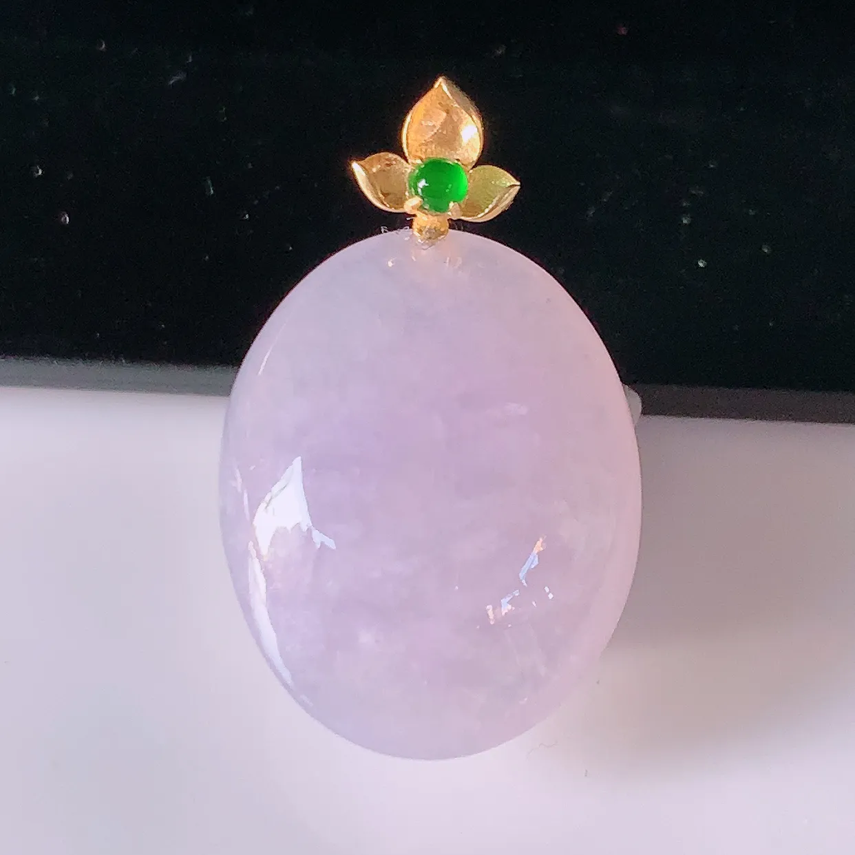 自然光实拍，18K金镶嵌冰紫罗兰翡翠蛋面吊坠，紫罗兰时‮大尚‬方，款式经典，紫罗兰，佩戴优雅高贵上档次！#02.10整体23裸石18.5*14.5*5.6