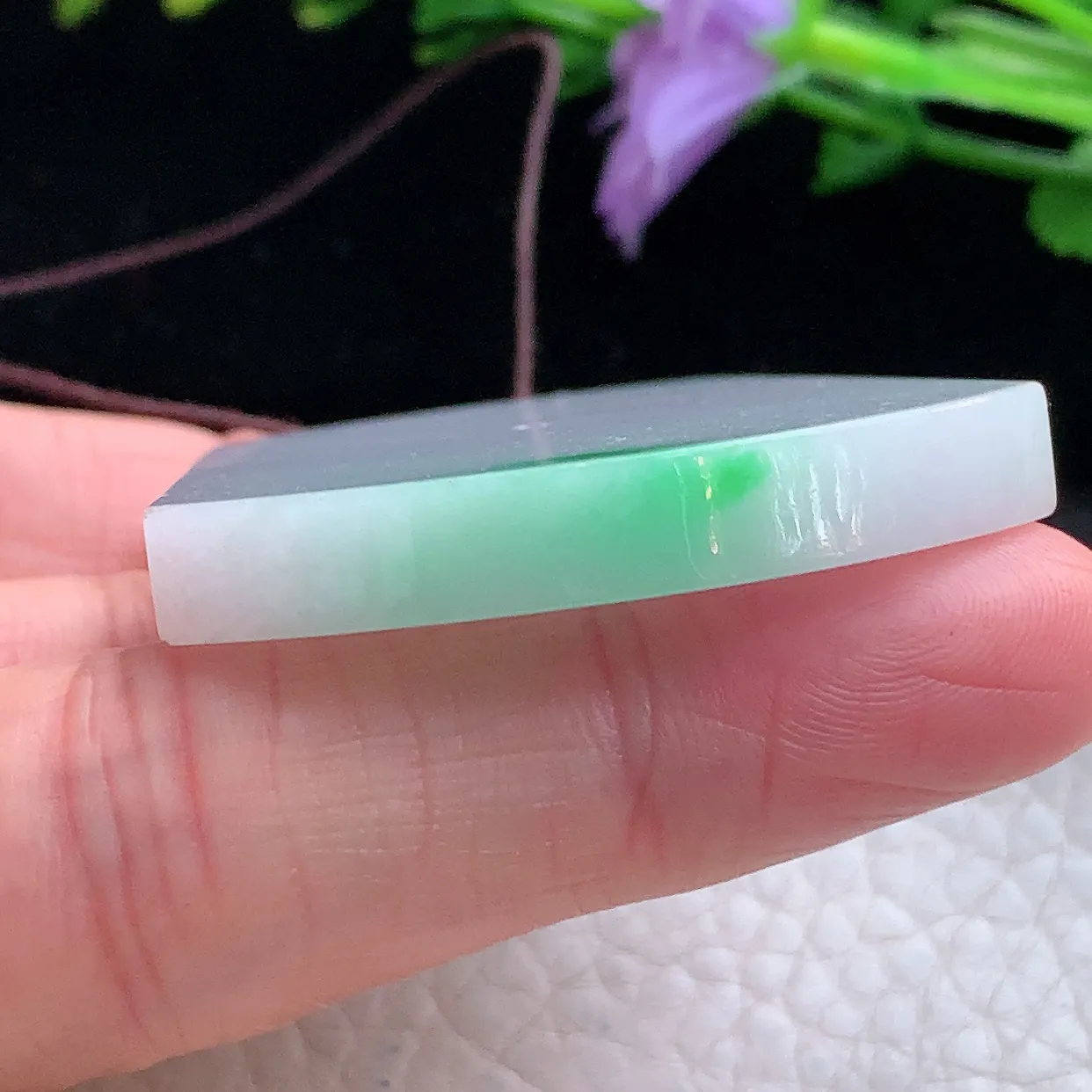 zen实拍55.6*41.8*6.2天然缅甸翡翠飘绿无事牌吊坠