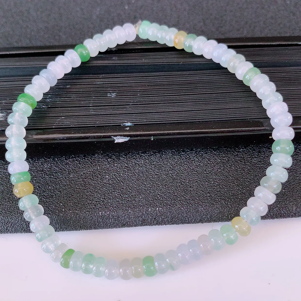 自然光实拍，冰种多宝翡翠手链，多彩翡翠手串，颜色丰富，料子细腻，高档大气，自戴送礼佳品！#46.7取一尺寸4.5