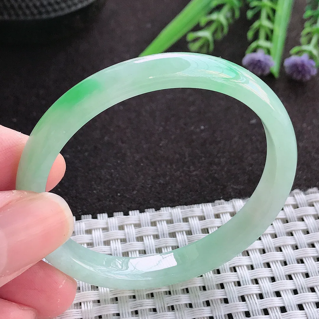 实拍翡翠A货49.5/45.8/8.2/5.8小圈口老坑冰胶飘阳绿贵妃手镯翡翠玉镯女款百搭