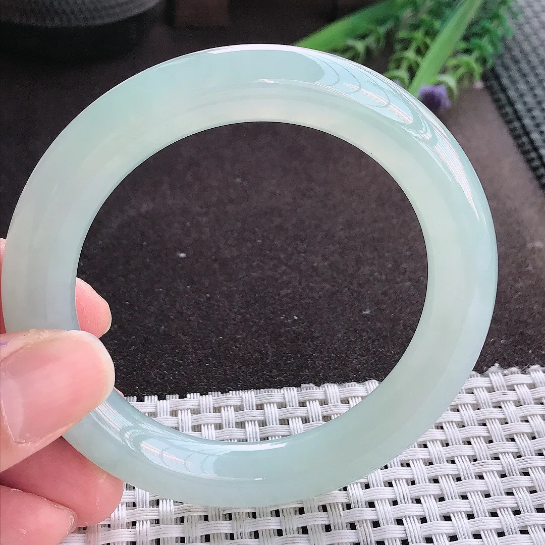 实拍翡翠A货57/10.3/11老坑冰纯果冻胶冰晴天空蓝圆条手镯翡翠玉镯女款