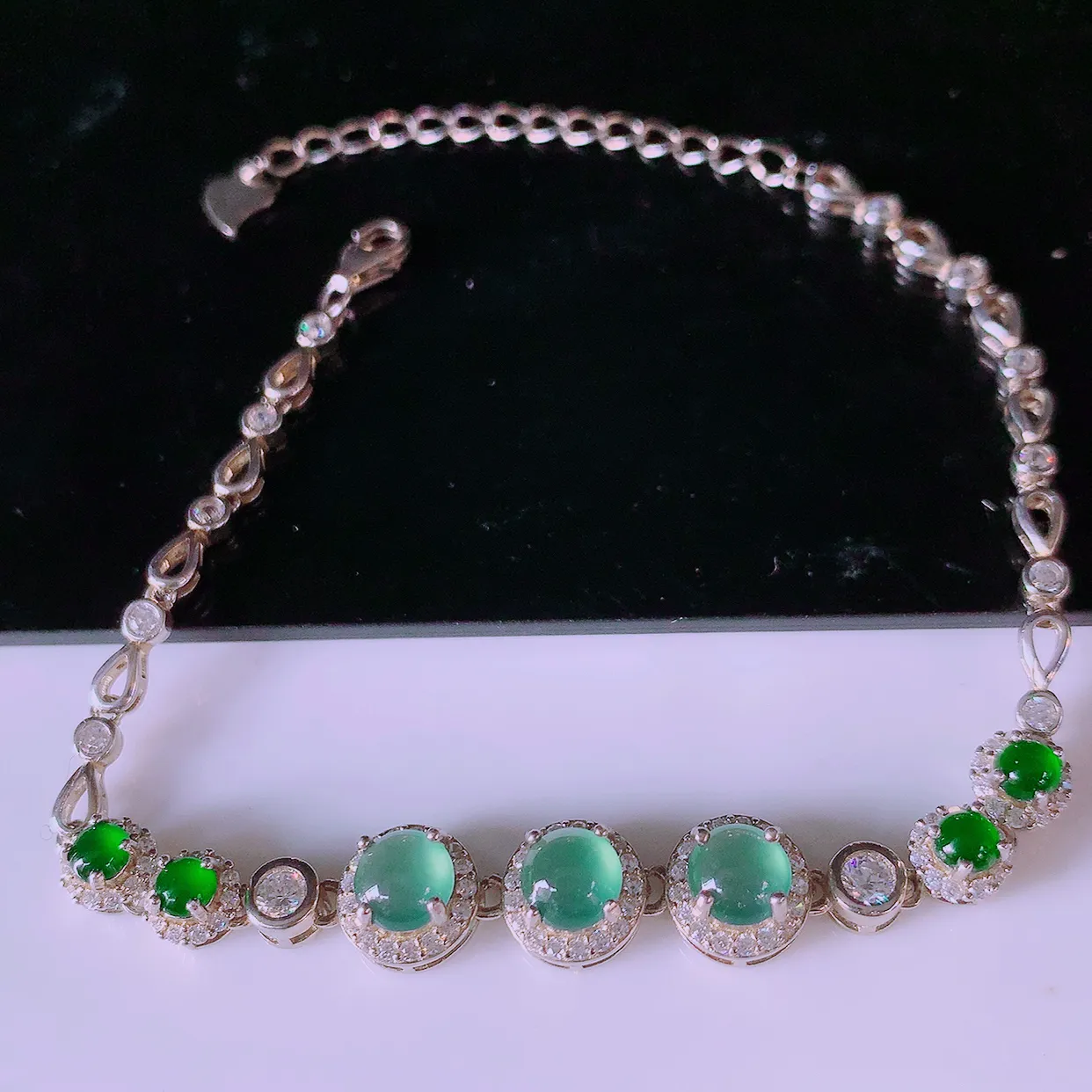 冰透满绿翡翠925银镶嵌手链，自然光实拍，翠色灵动，颜色漂亮，种老水足，品相佳，佩戴佳品！#97.10整体8*8*6.5裸石5*5