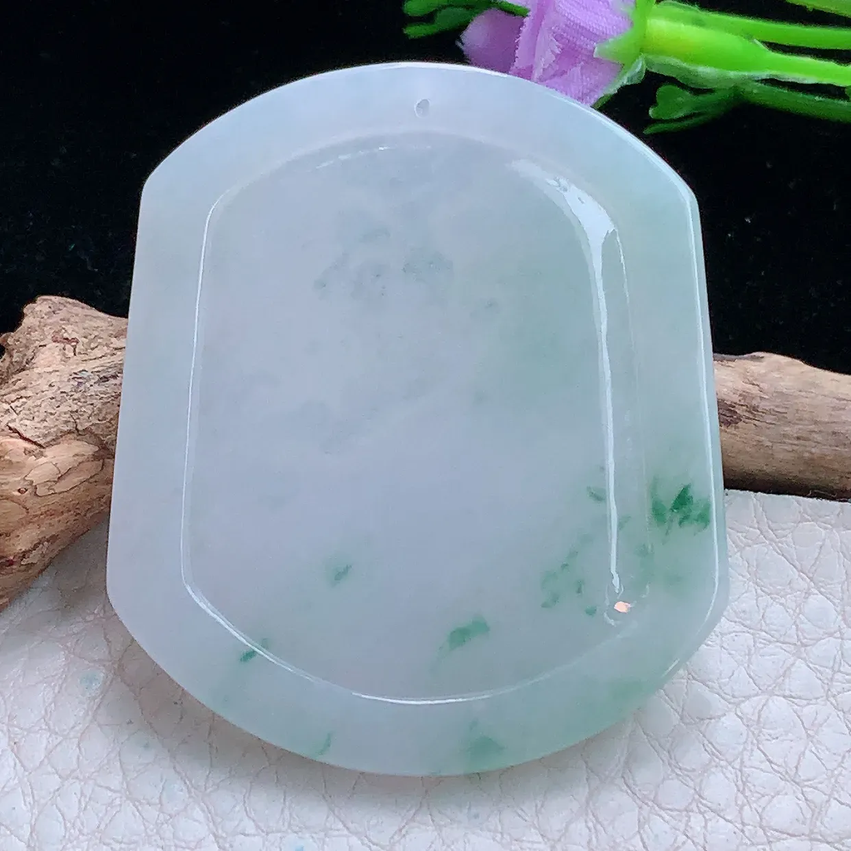 kh实拍50*42.6*5缅甸翡翠精雕飘花冰透生肖狗玉坠 旺财守护神项坠