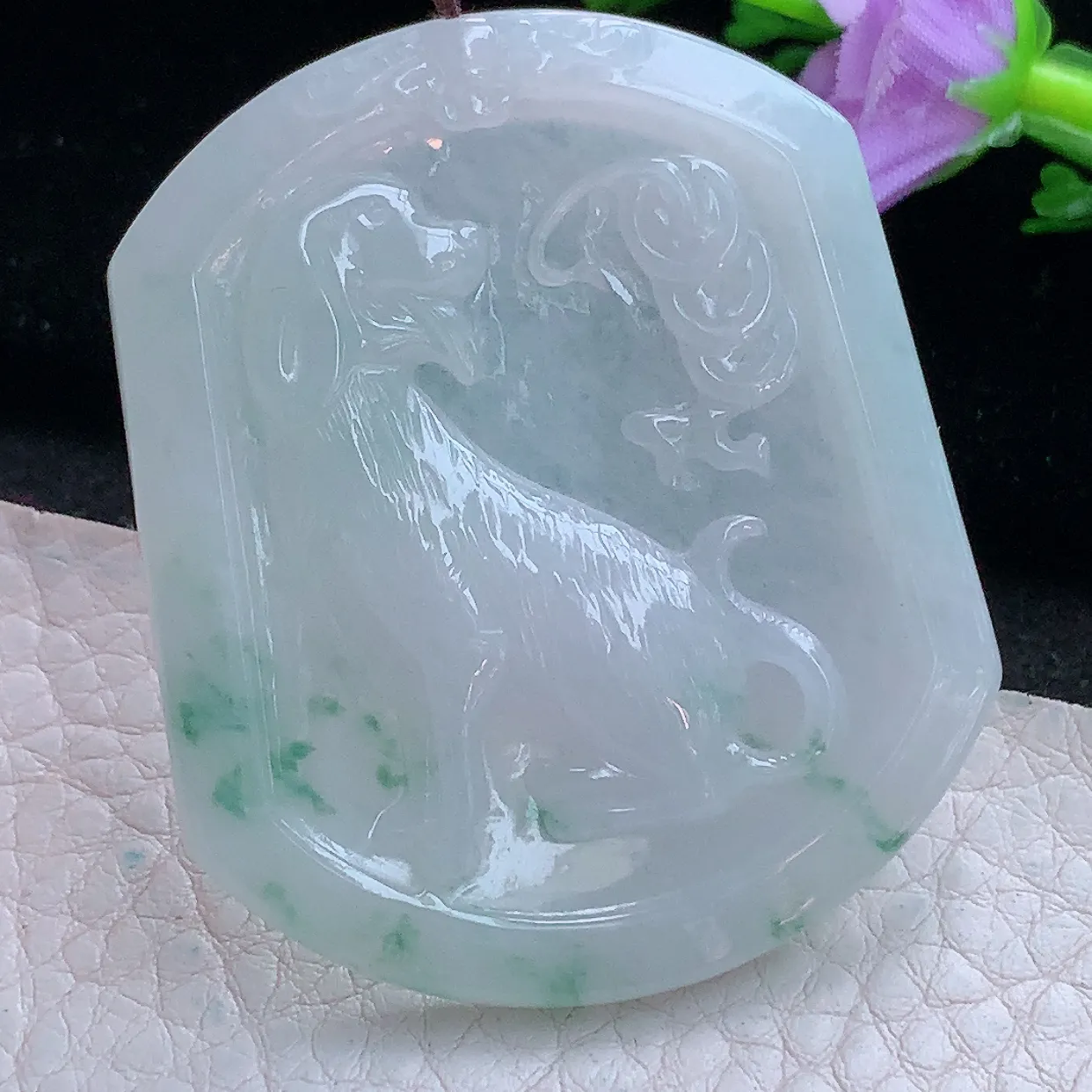 kh实拍50*42.6*5缅甸翡翠精雕飘花冰透生肖狗玉坠 旺财守护神项坠