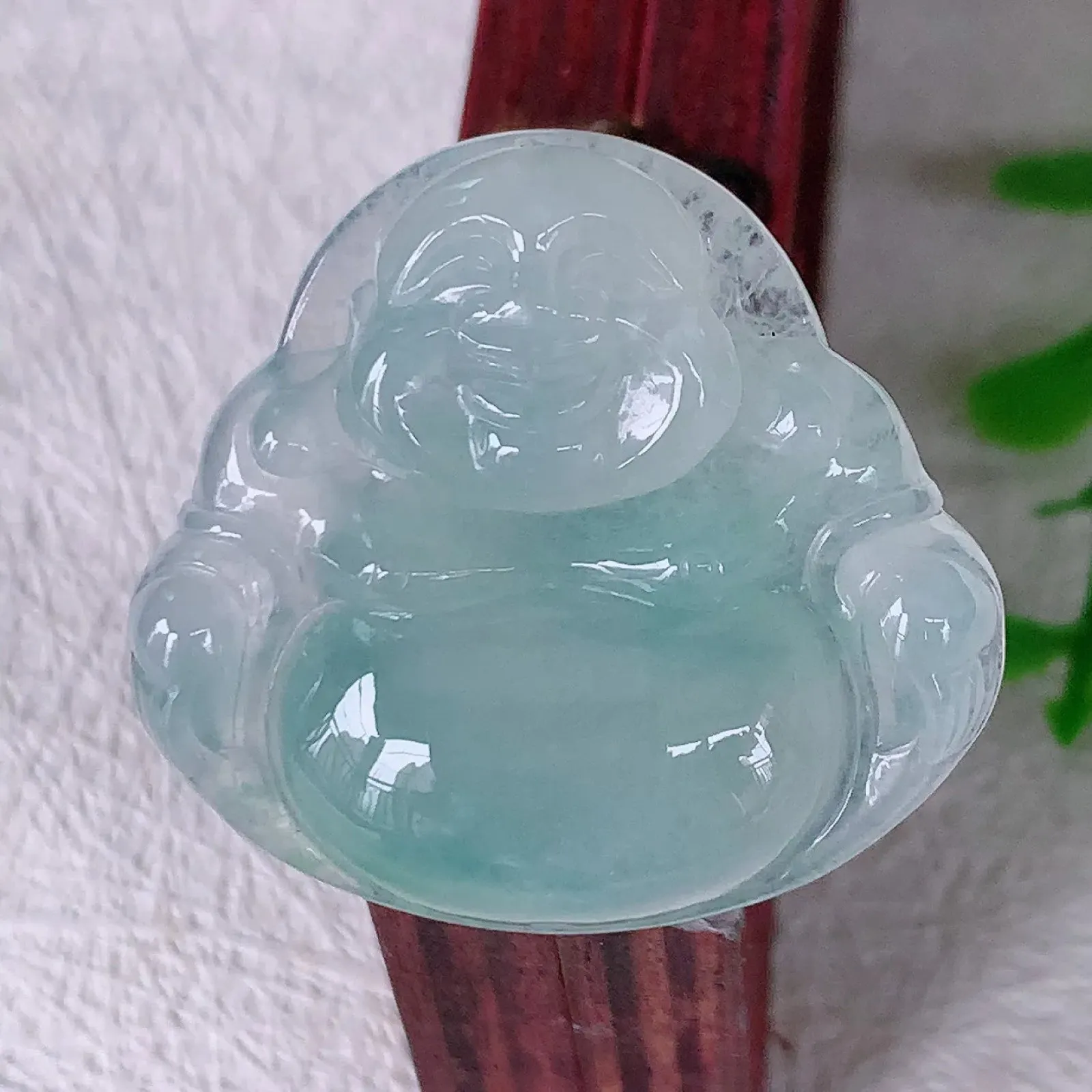 自然光实拍，冰种飘花翡翠佛公吊坠，玉笑佛，饱满，开脸喜庆， 配戴优雅迷人！#01.10