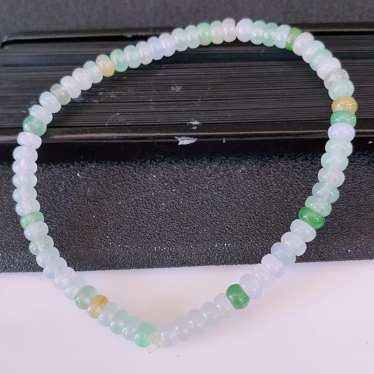 自然光实拍，冰种多宝翡翠手链，多彩翡翠手串，颜色丰富，料子细腻，高档大气，自戴送礼佳品！#46.7取一尺寸4.5