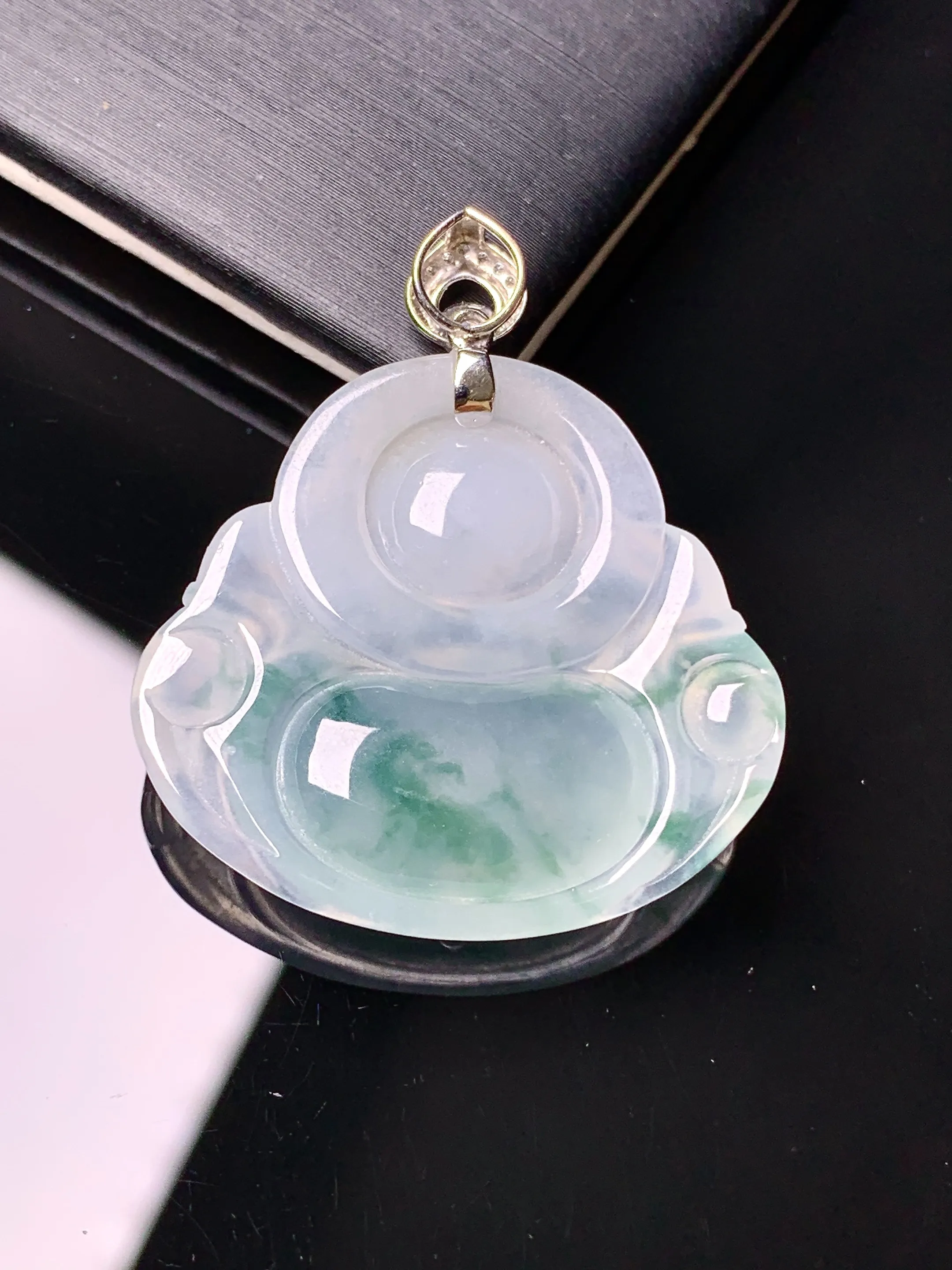 18k金镶嵌飘花佛公吊坠 玉质细腻 色泽艳丽清新 整体尺寸34.2*29.2*5.7