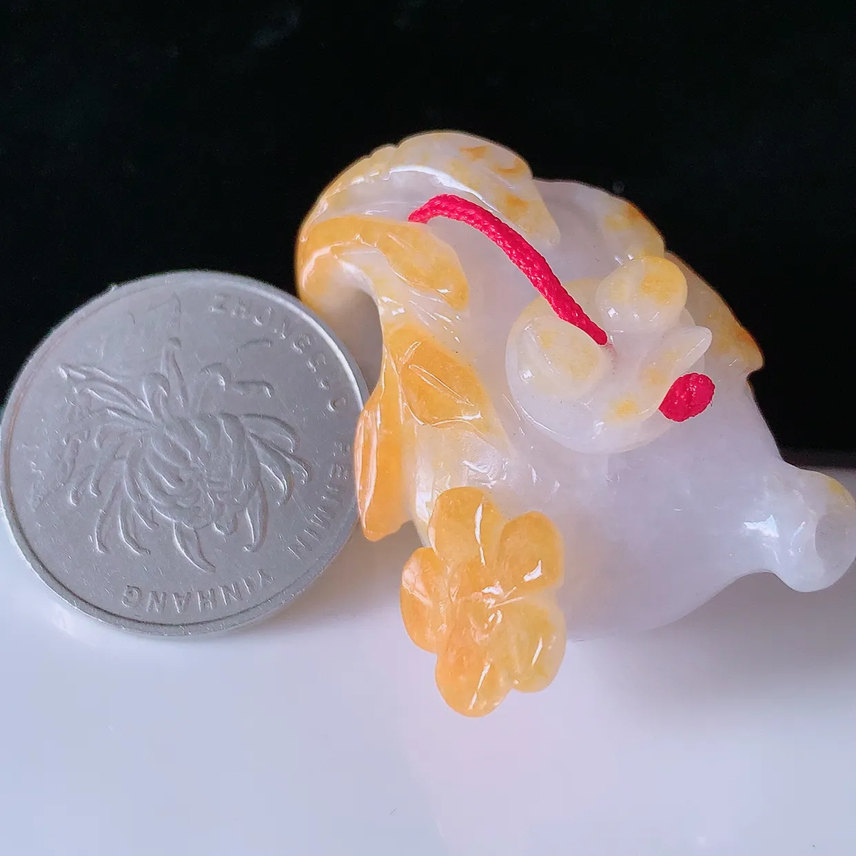 自然光实拍，水润黄翡双彩翡翠茶壶，翠色灵动，玉质细腻，颜色漂亮，品相佳#01.10