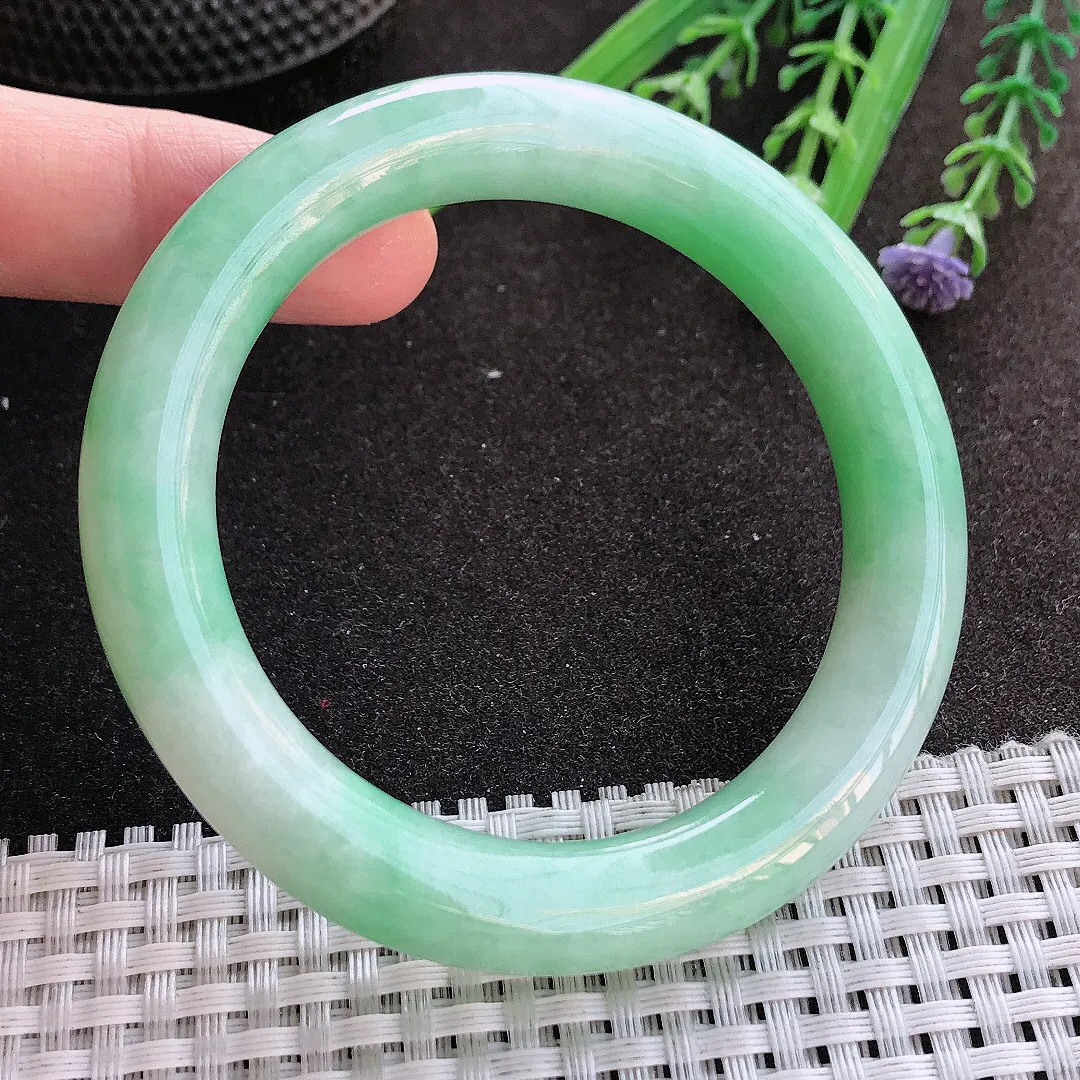 实拍翡翠A货54.5/11.2/10.3老坑油润果绿色圆条手镯翡翠玉镯女款百搭