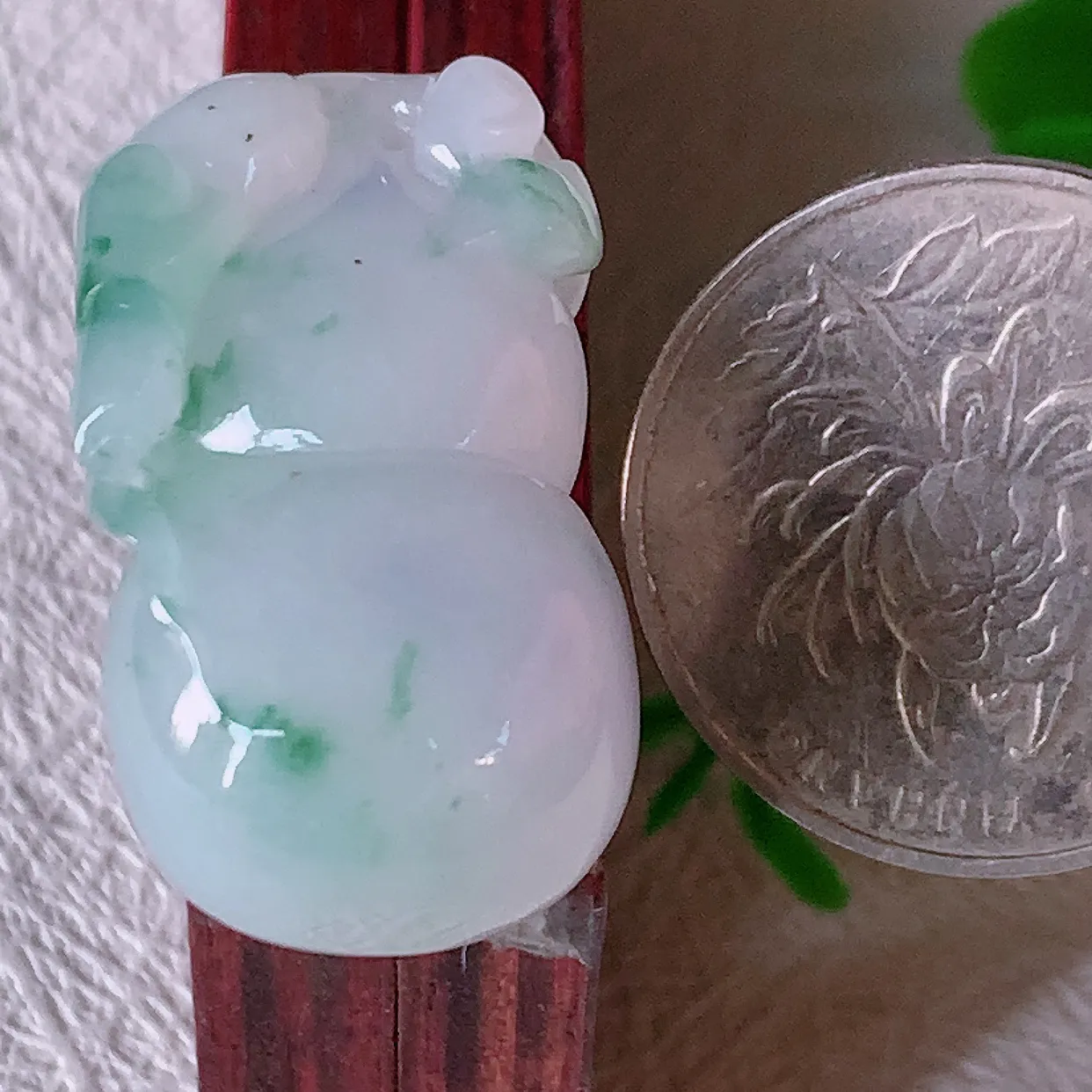 自然光实拍，冰润飘花翡翠葫芦吊坠，寓意福禄双全，财源滚滚，清新脱俗，佩戴效果优雅迷人！#47.10