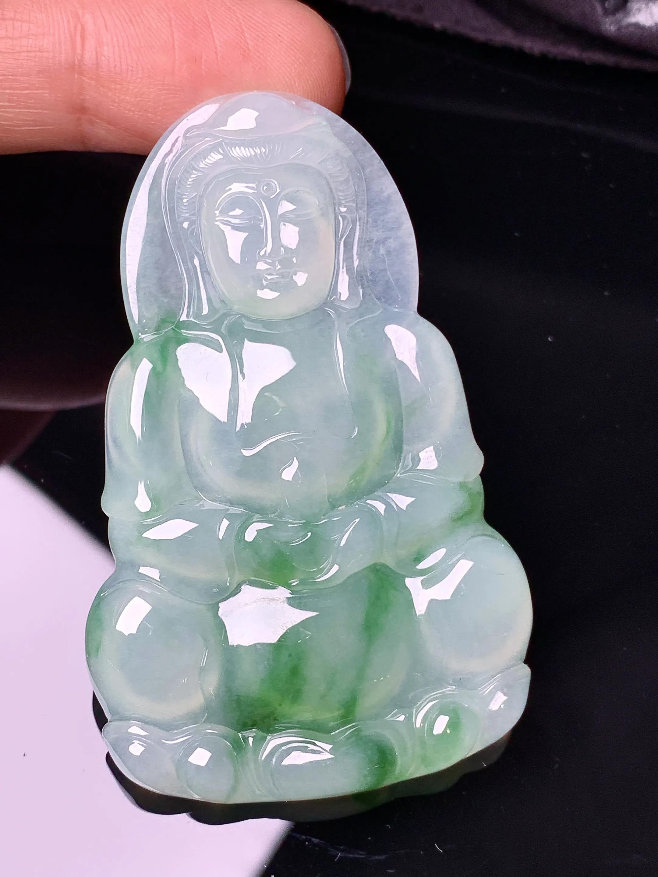 冰种飘绿观音菩萨吊坠 玉质细腻 色泽艳丽清新 整体尺寸60.5*38.5*5.3