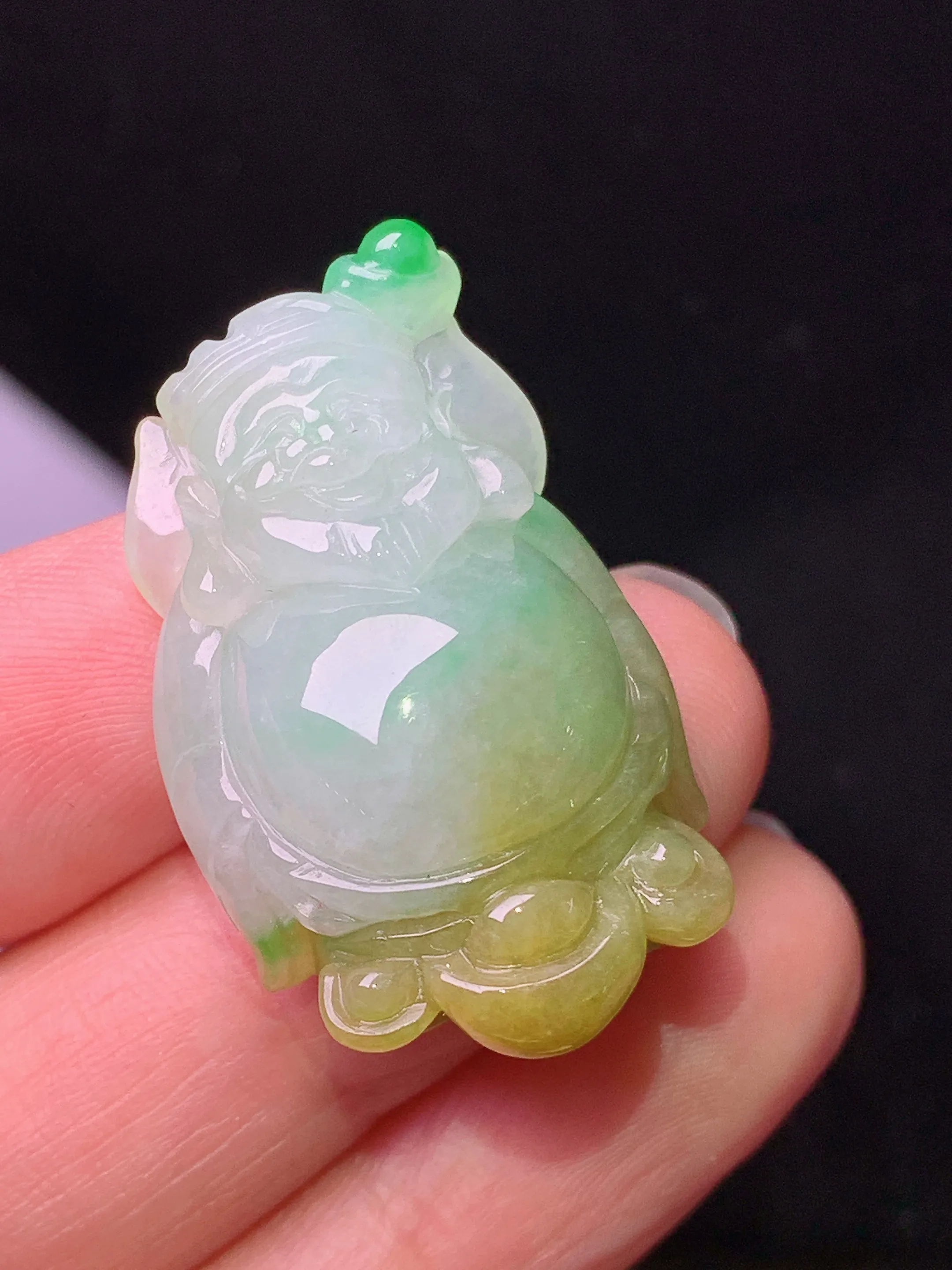 飘黄绿翡财神爷吊坠 玉质细腻 色泽艳丽清新 整体尺寸32.6*20*11