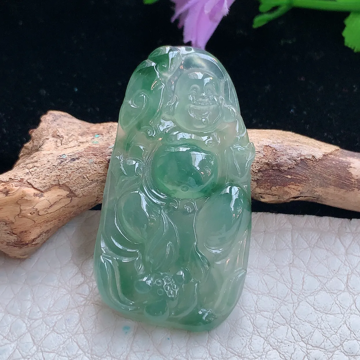 Ktj实拍43*23*4.8天然缅甸翡翠冰种站佛吊坠布袋佛玉坠