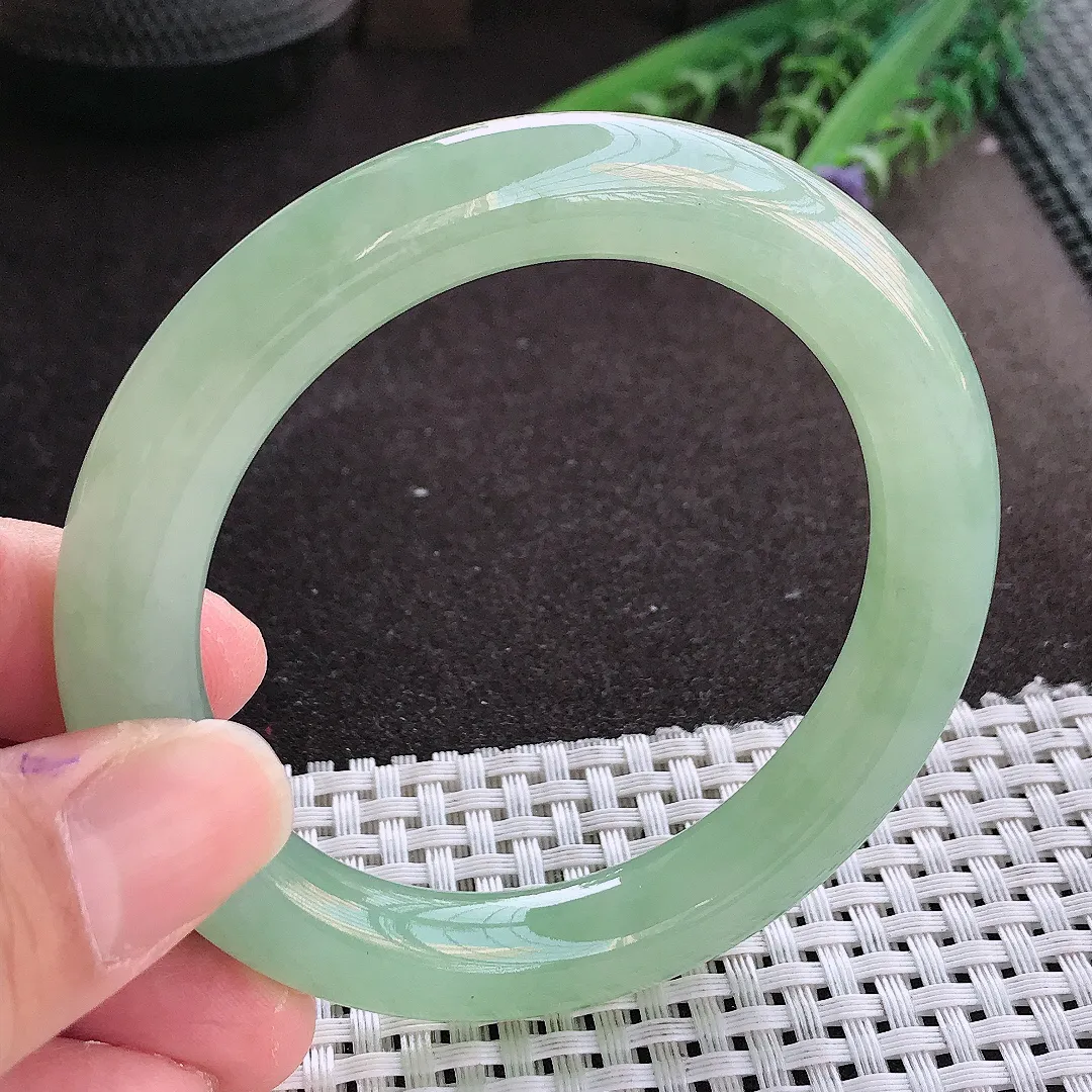 实拍翡翠A货56/10.2/10.4老坑冰胶果冻冰晴满甜绿圆条手镯翡翠玉镯女款百搭