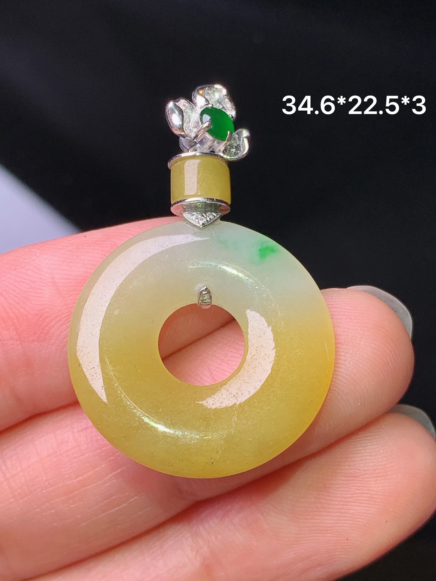 18k金镶嵌黄翡平安环吊坠 玉质细腻 色泽艳丽清新 整体尺寸34.6*22.5*3
