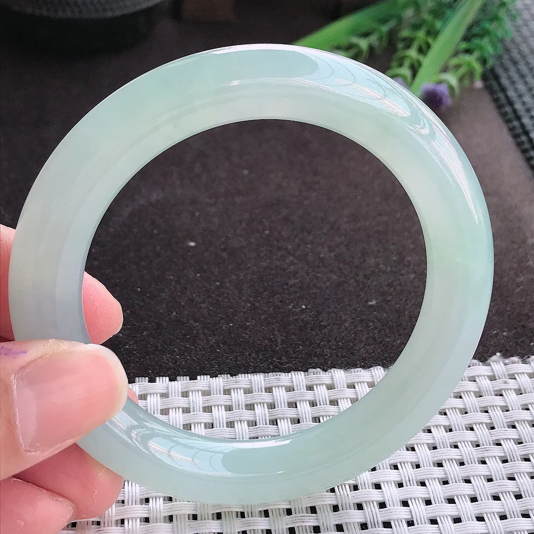 实拍翡翠A货57/10.3/11老坑冰纯果冻胶冰晴天空蓝圆条手镯翡翠玉镯女款