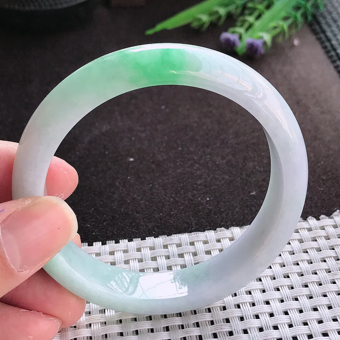 实拍翡翠A货58.5/13.3/8老坑秀气温润飘绿手镯翡翠玉镯女款百搭