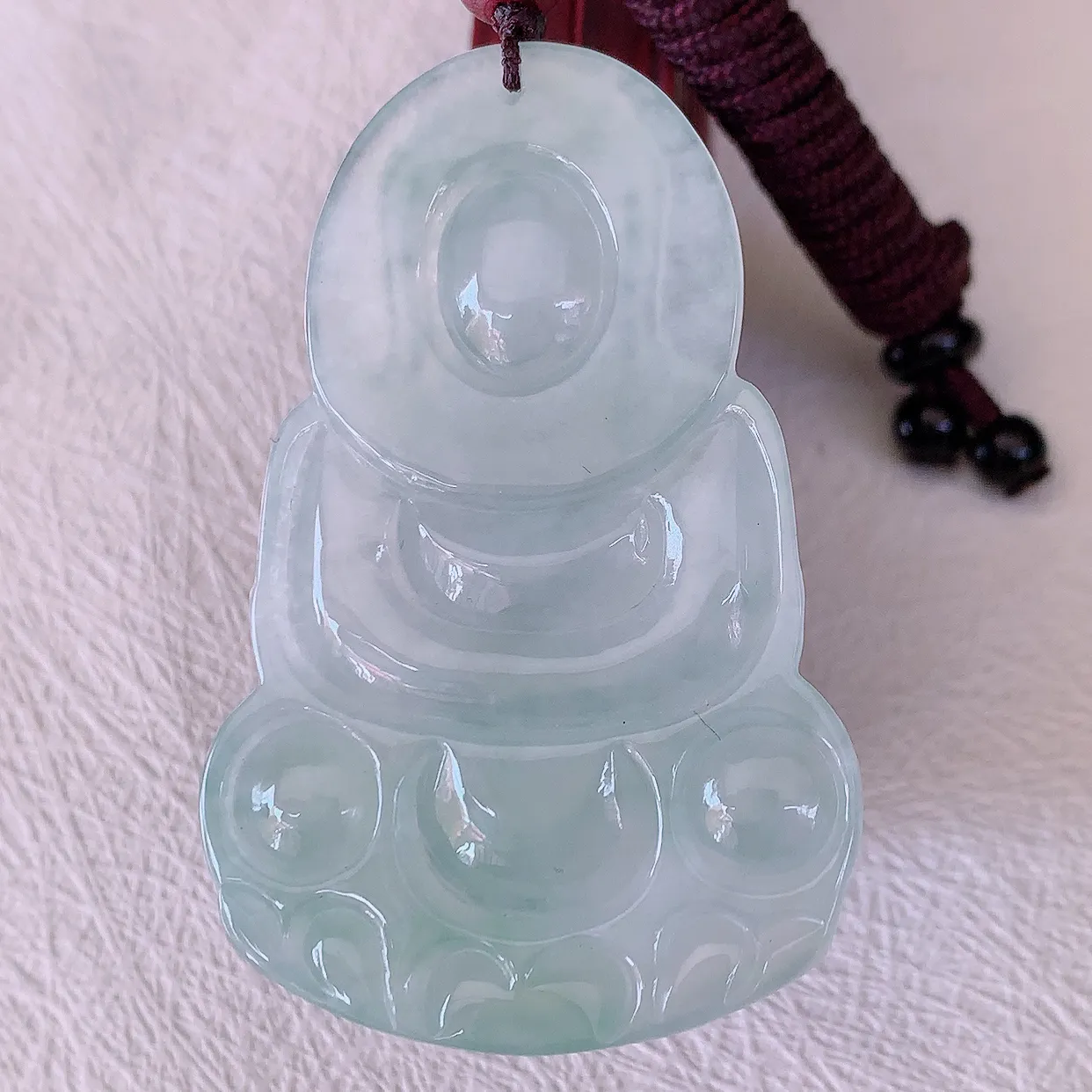 自然光实拍，冰种翡翠观音菩萨吊坠，净瓶观音，冰透亮泽，美观亮丽，观音面相端庄#46.7