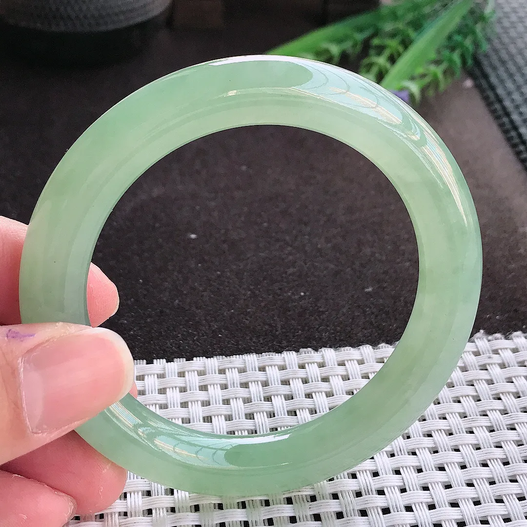 实拍翡翠A货56/10.2/10.4老坑冰胶果冻冰晴满甜绿圆条手镯翡翠玉镯女款百搭