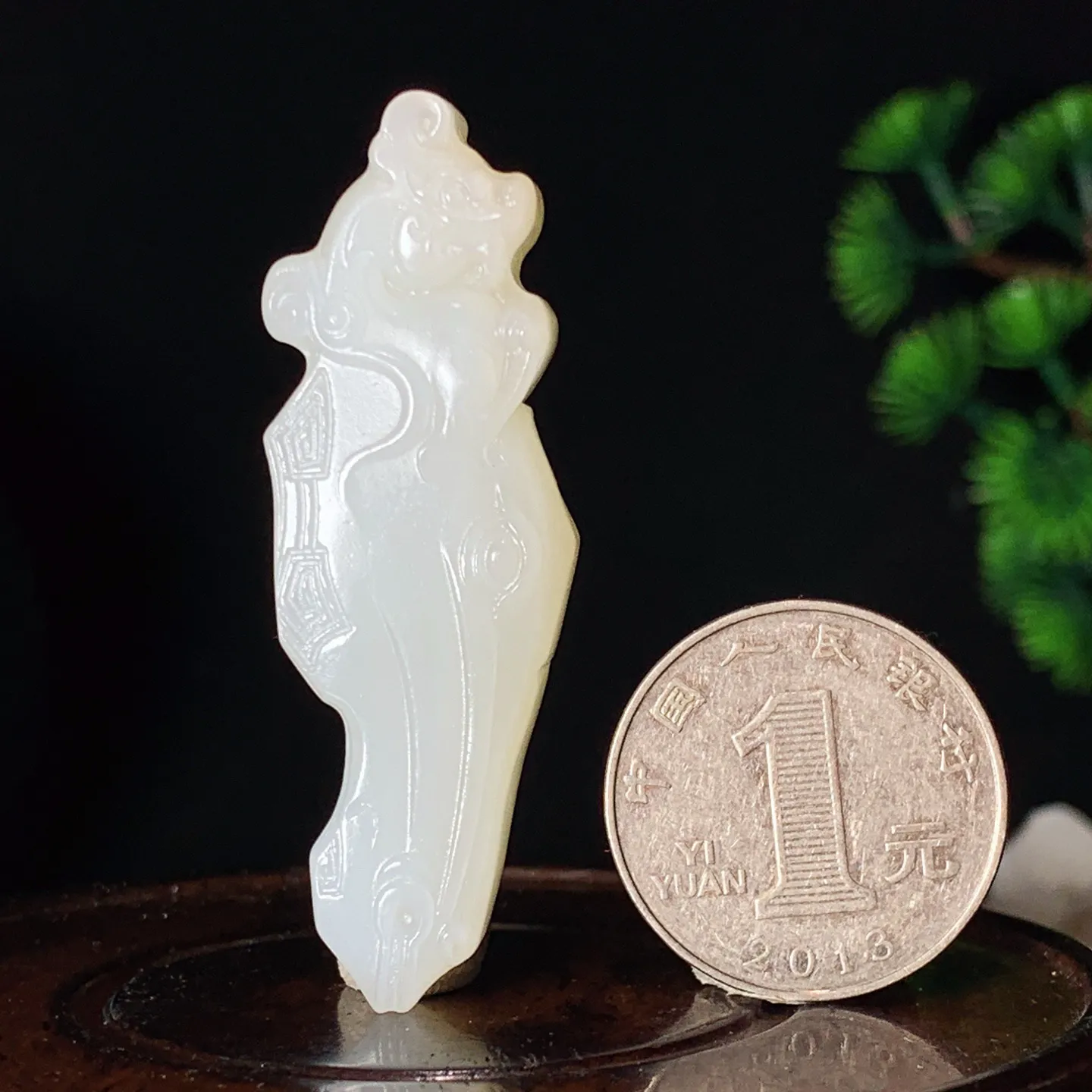 和田玉白玉马到成功马头挂件。尺寸55/18/13重22克 玉质细腻油润 底色纯净 脂粉好，品质好。lt251019