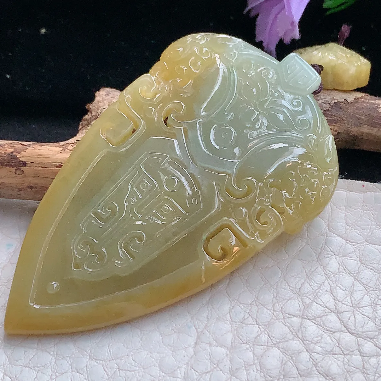 lz实拍65.6*37.8*6.3缅甸翡翠黄翡仿古龙吊坠